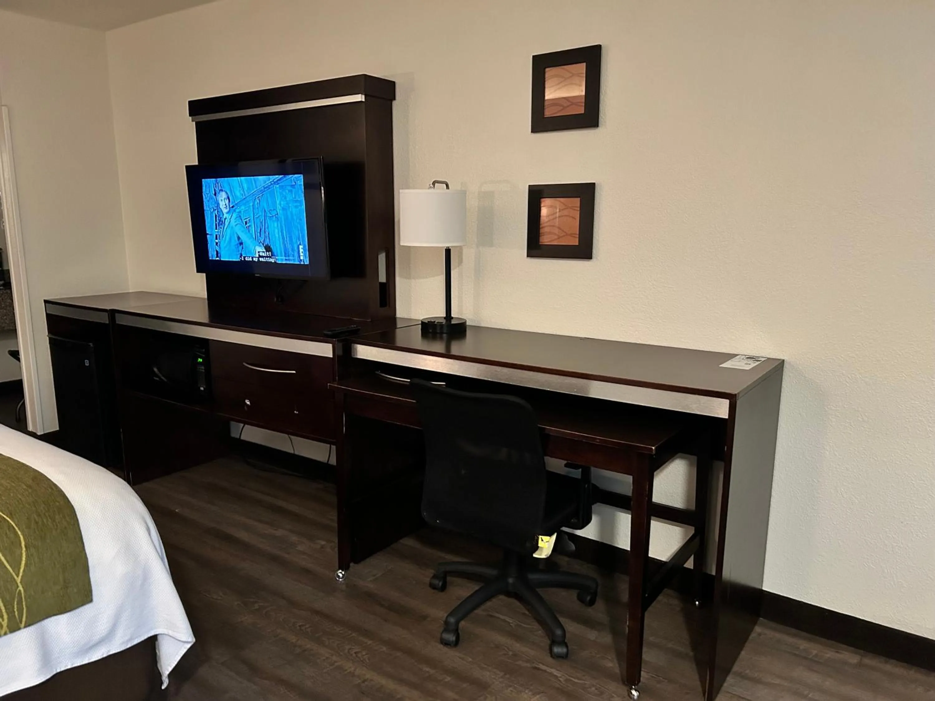 TV and multimedia, Bed in GuestHouse Inn Dothan