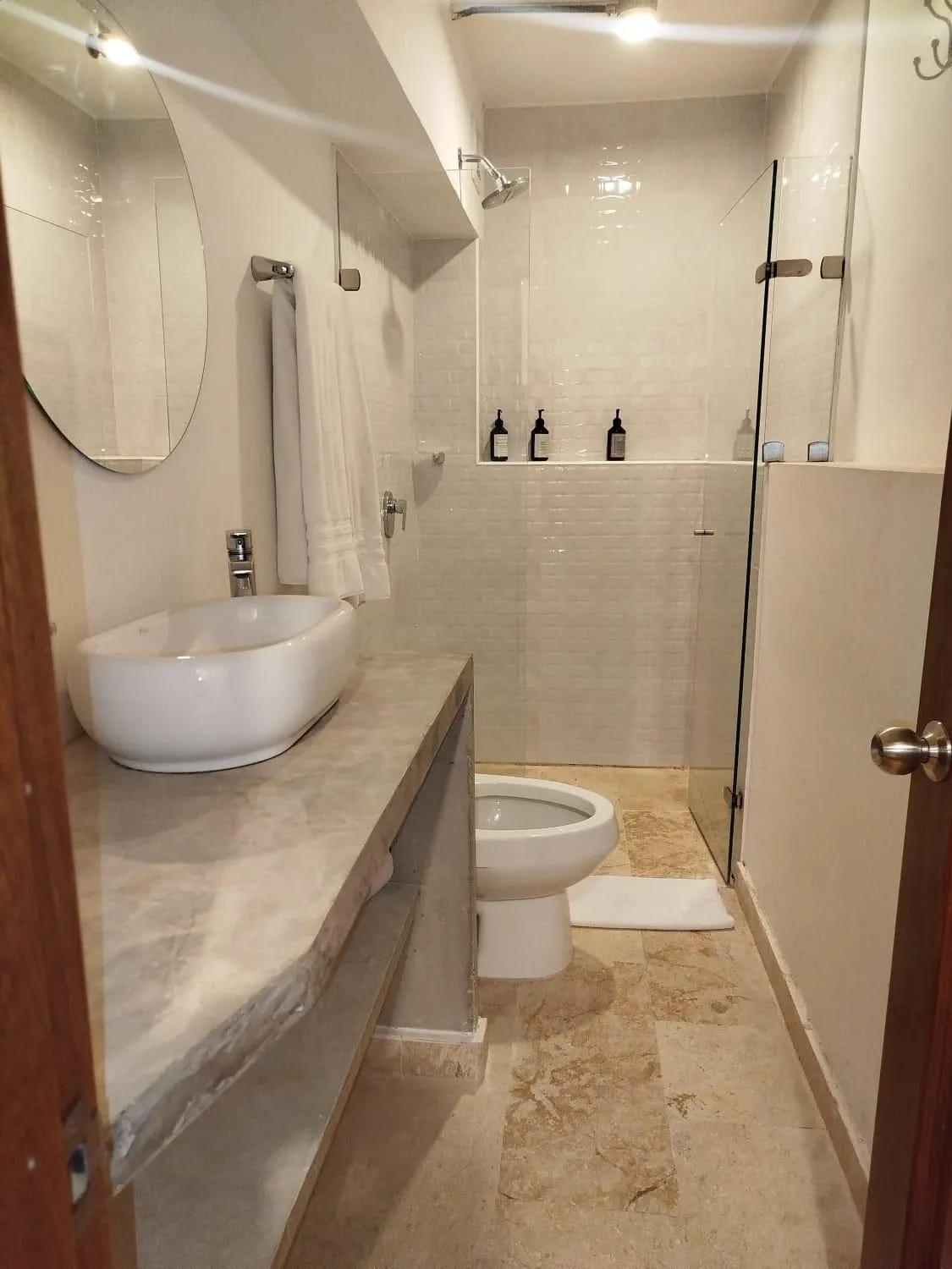 Shower in Del Mar Guest House