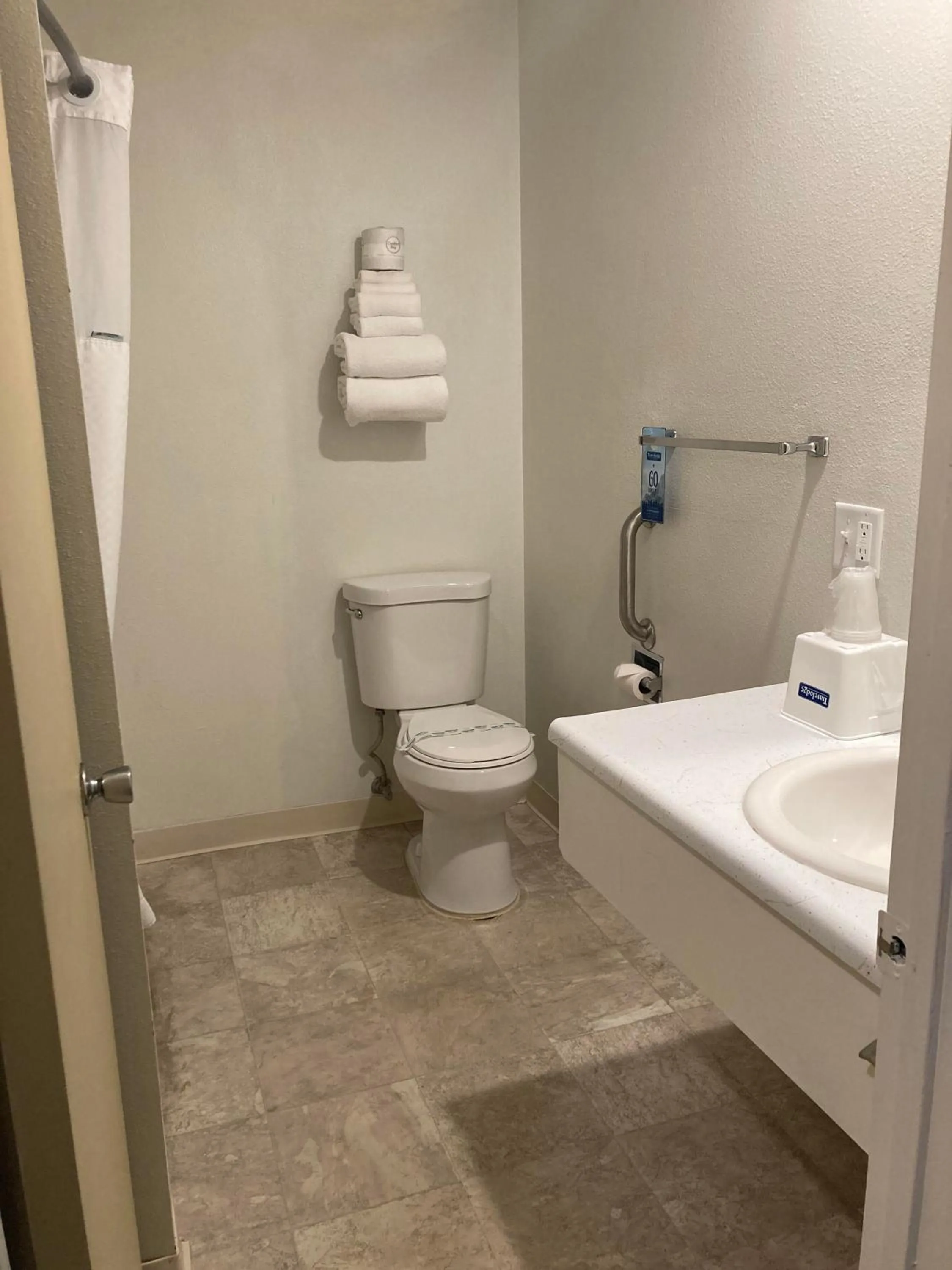 Bathroom in Travelodge by Wyndham Canyonville