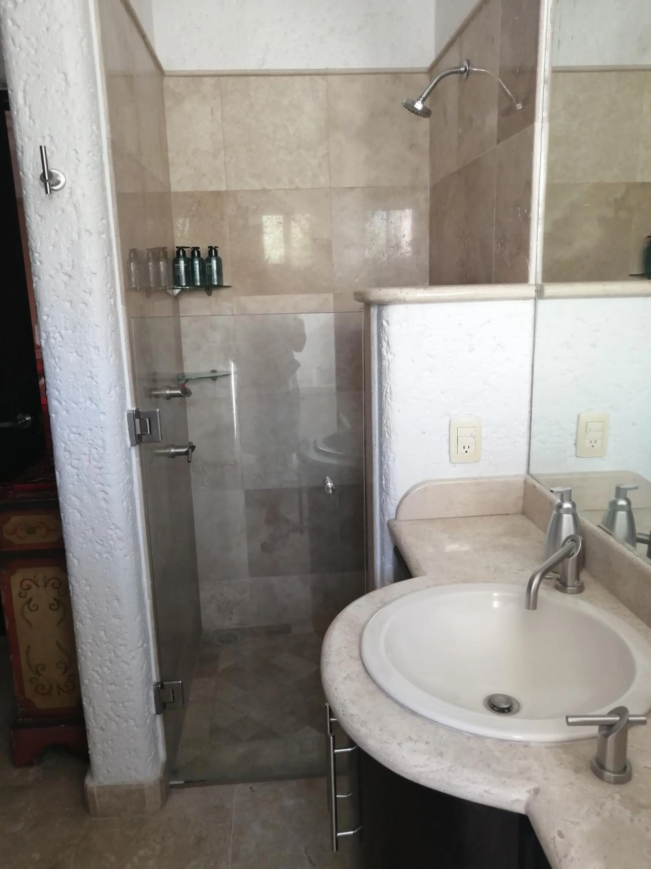 Shower in Casa Dahlia 2