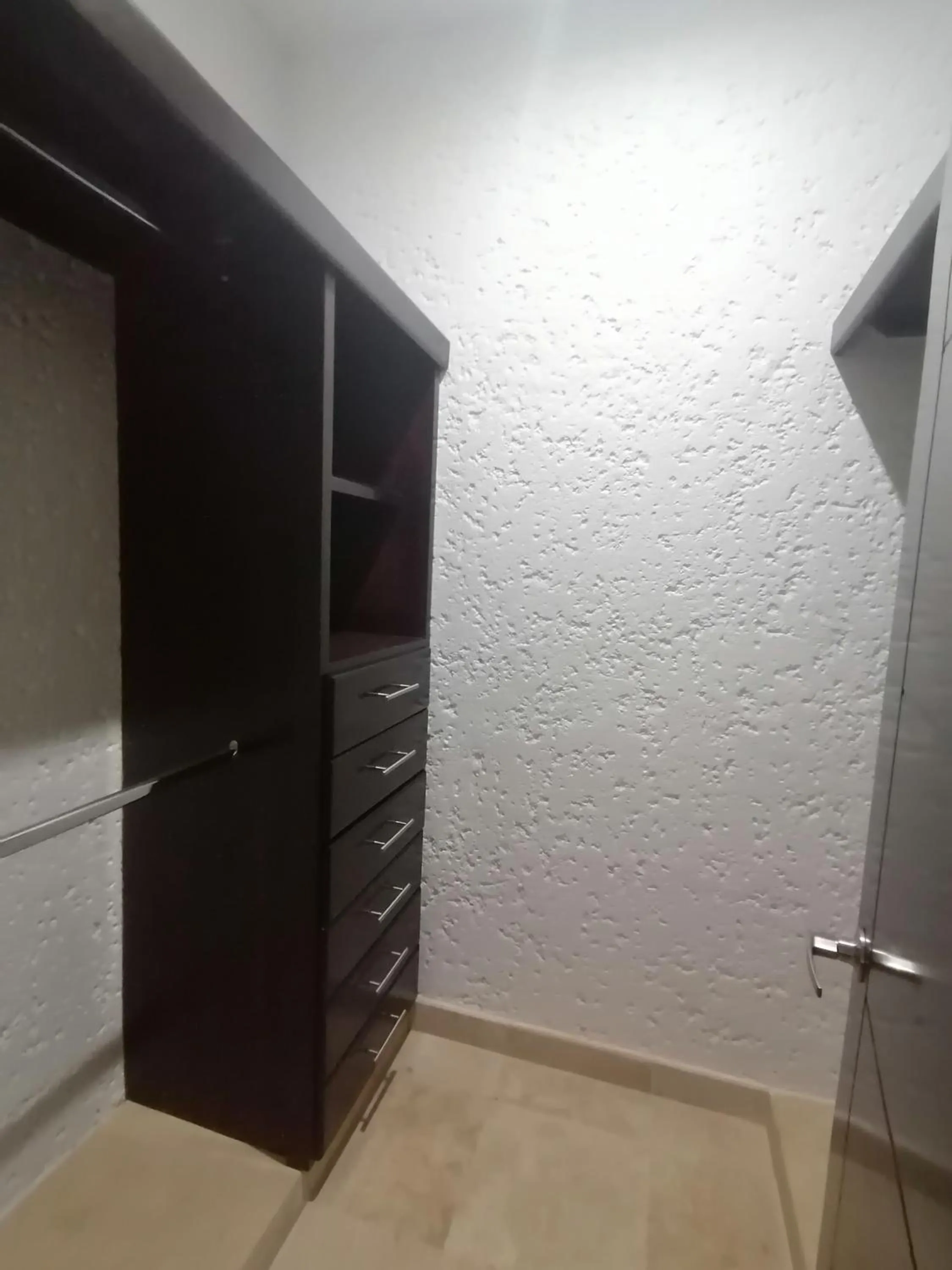 wardrobe in Casa Dahlia 2
