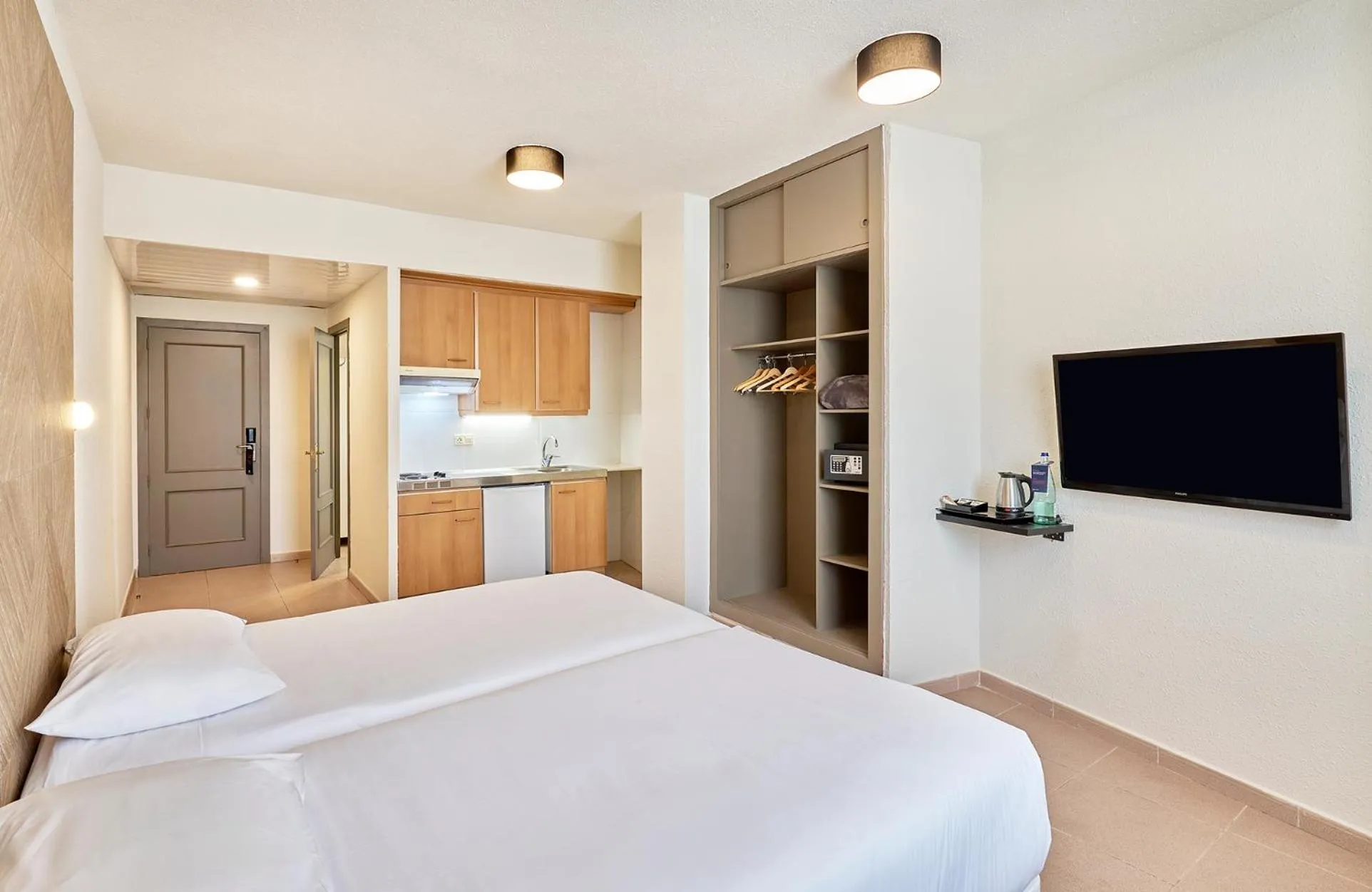 Photo of the whole room, Bed in Hesperia Sant Joan