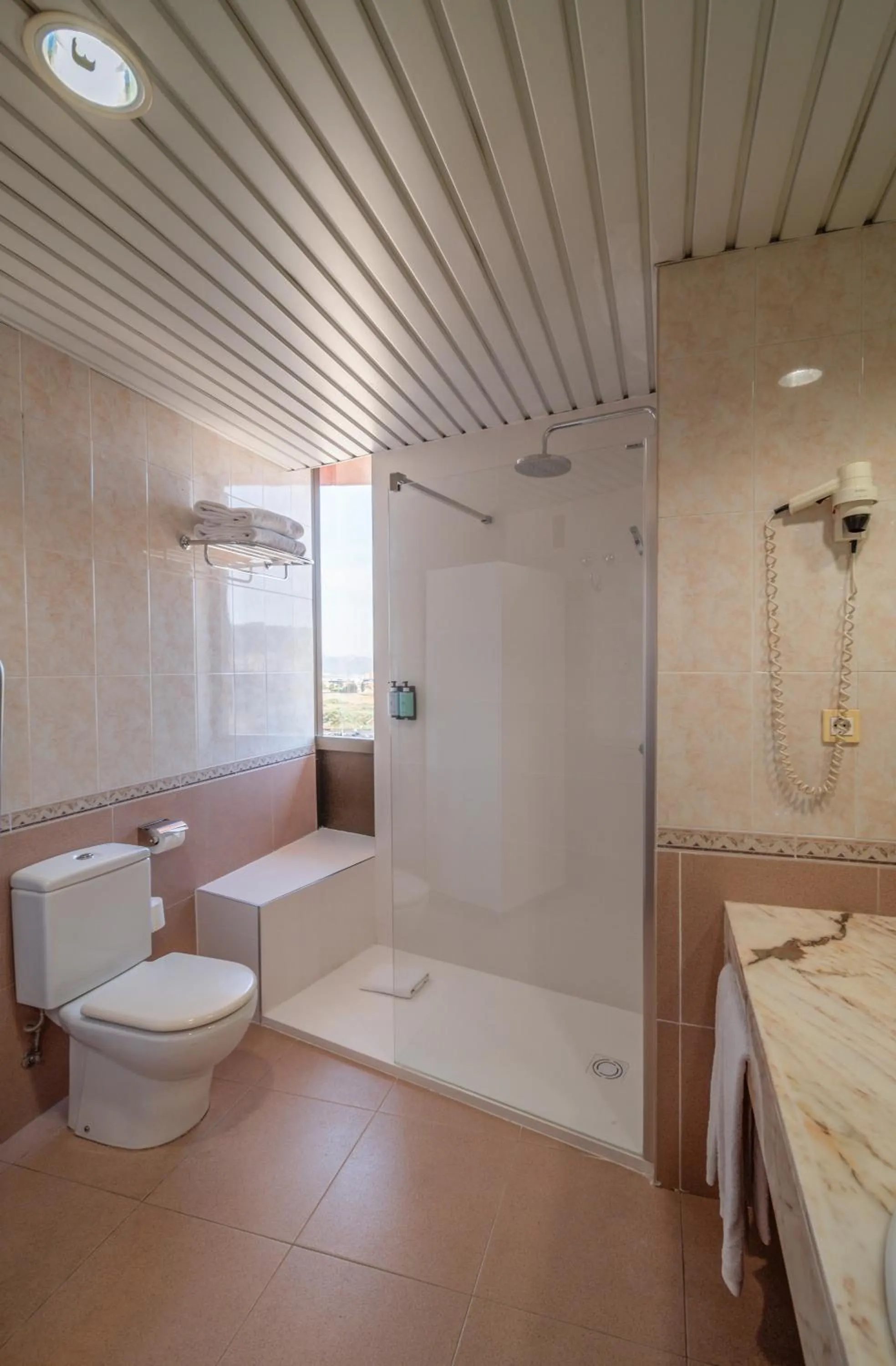 Shower in Hesperia Sant Joan