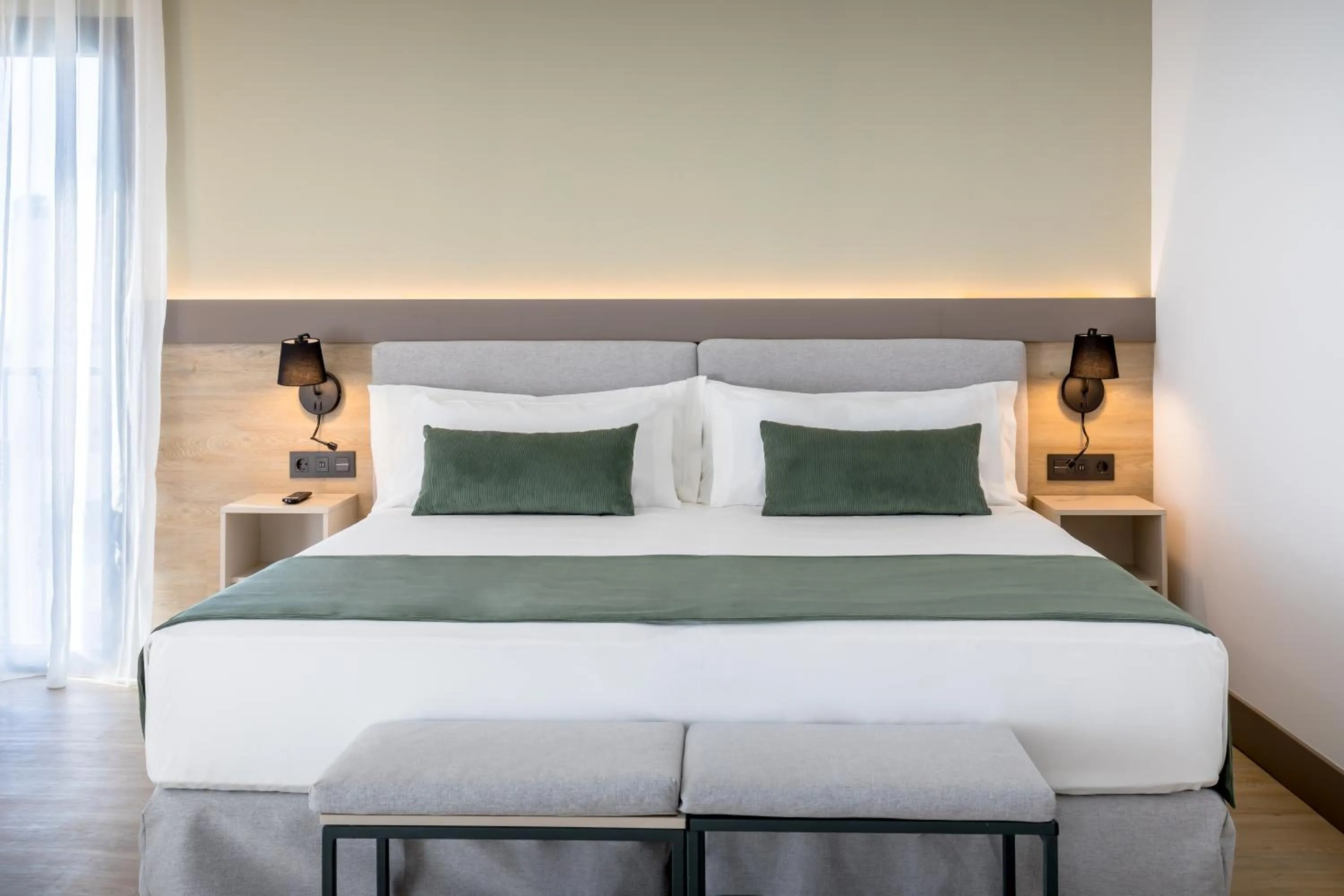 Bedroom, Bed in Occidental Puerto Banús