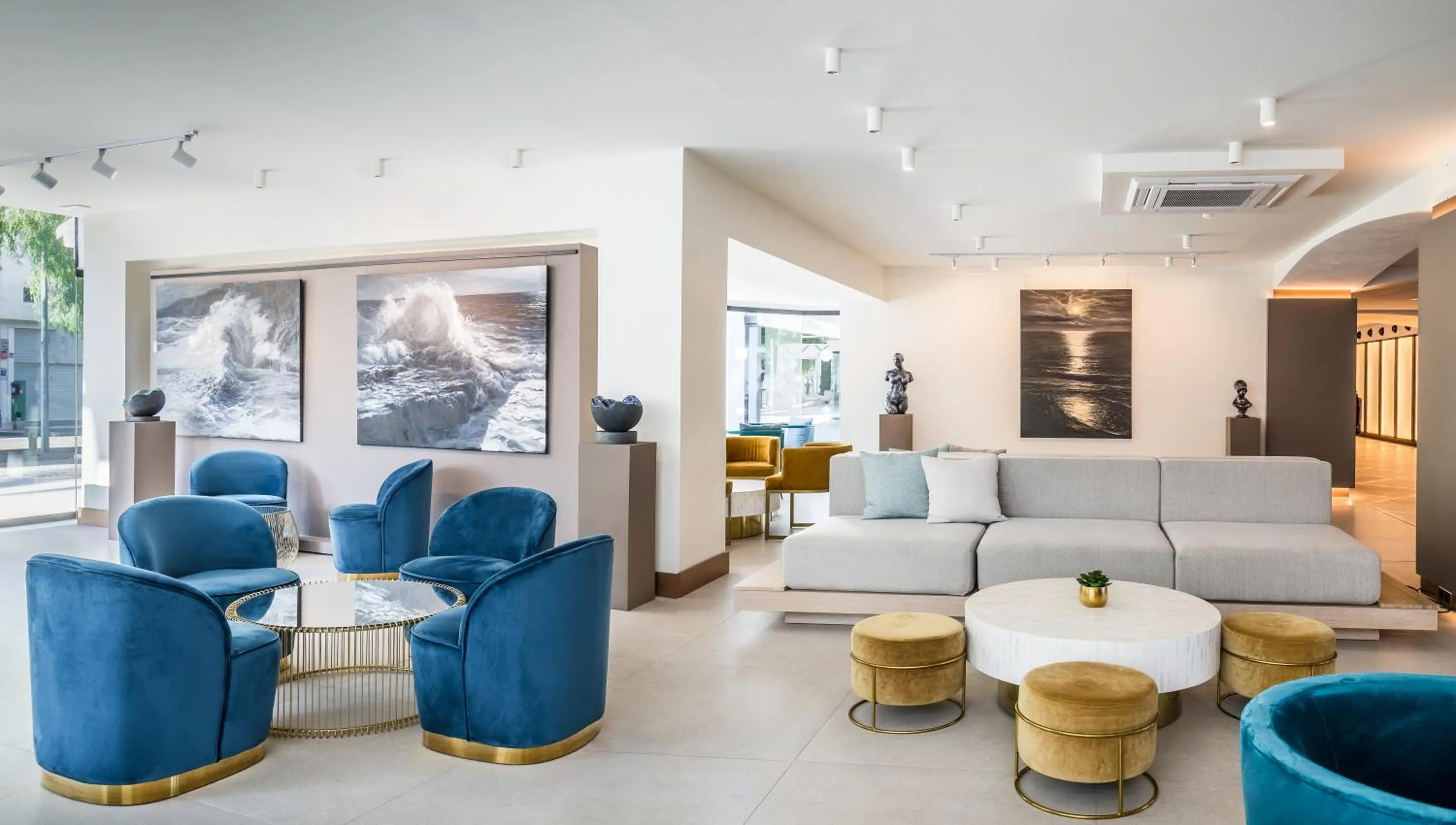 Communal lounge/ TV room in Occidental Puerto Banús