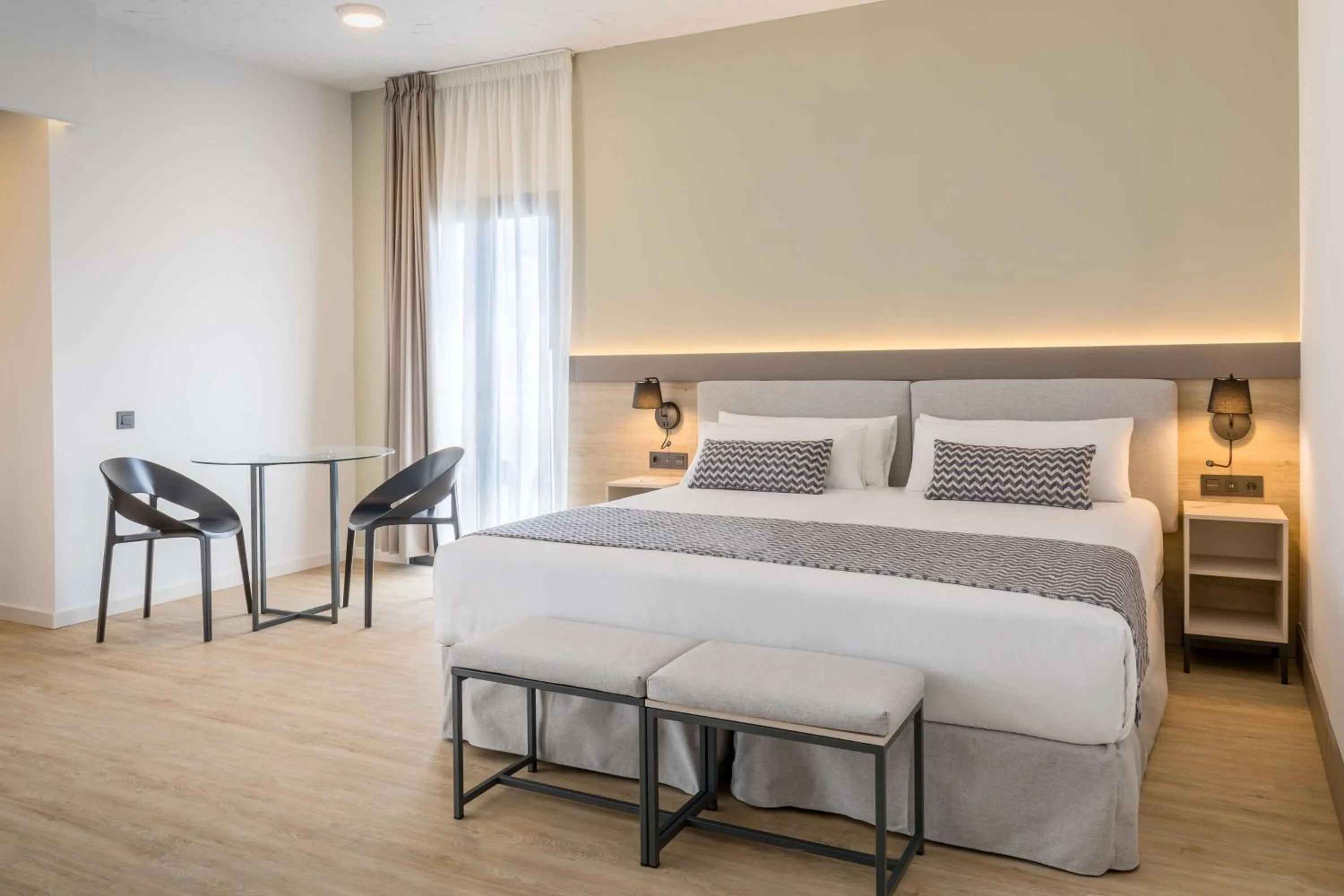 Bedroom, Bed in Occidental Puerto Banús