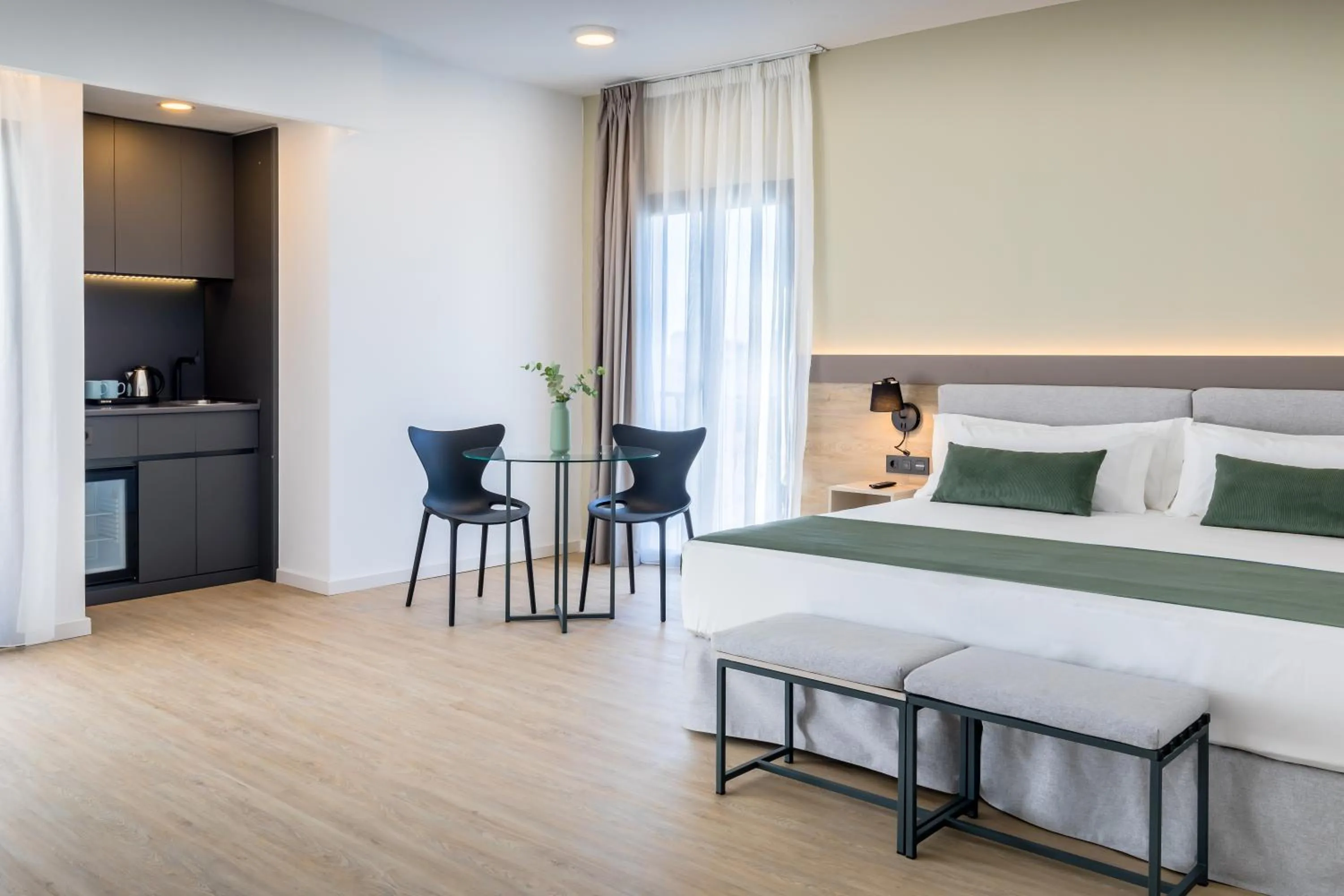 Photo of the whole room, Bed in Occidental Puerto Banús