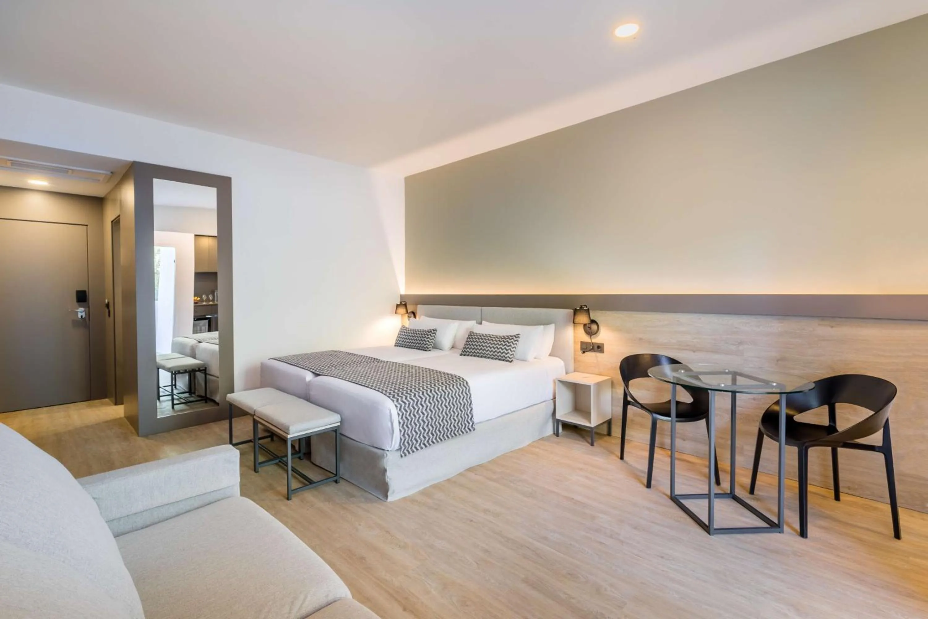 Bedroom, Bed in Occidental Puerto Banús