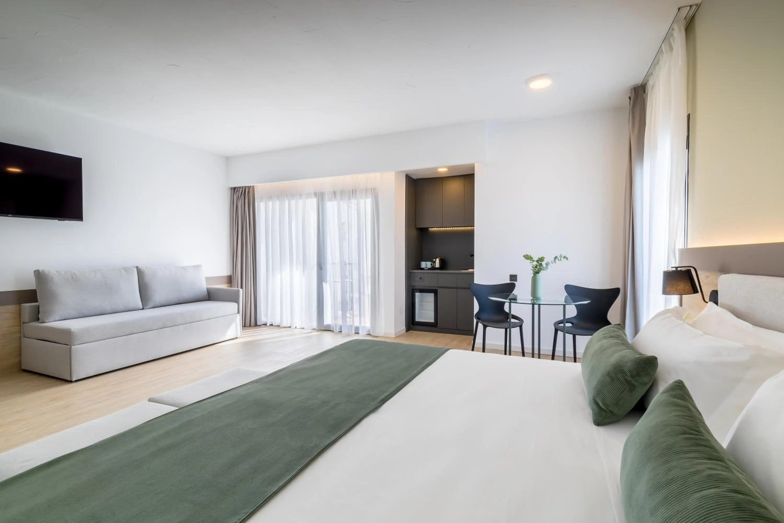 Photo of the whole room, Bed in Occidental Puerto Banús