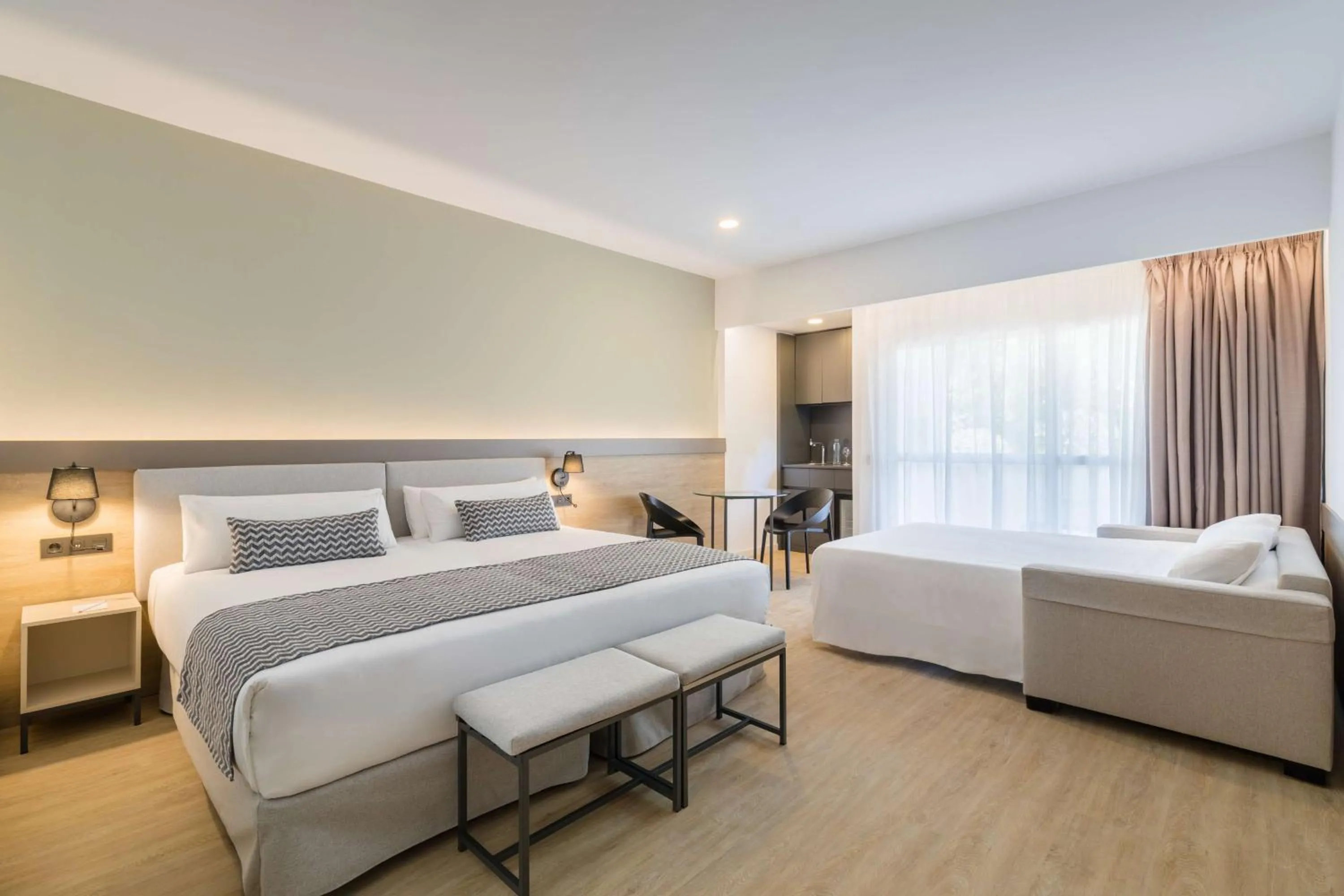 Bedroom, Bed in Occidental Puerto Banús