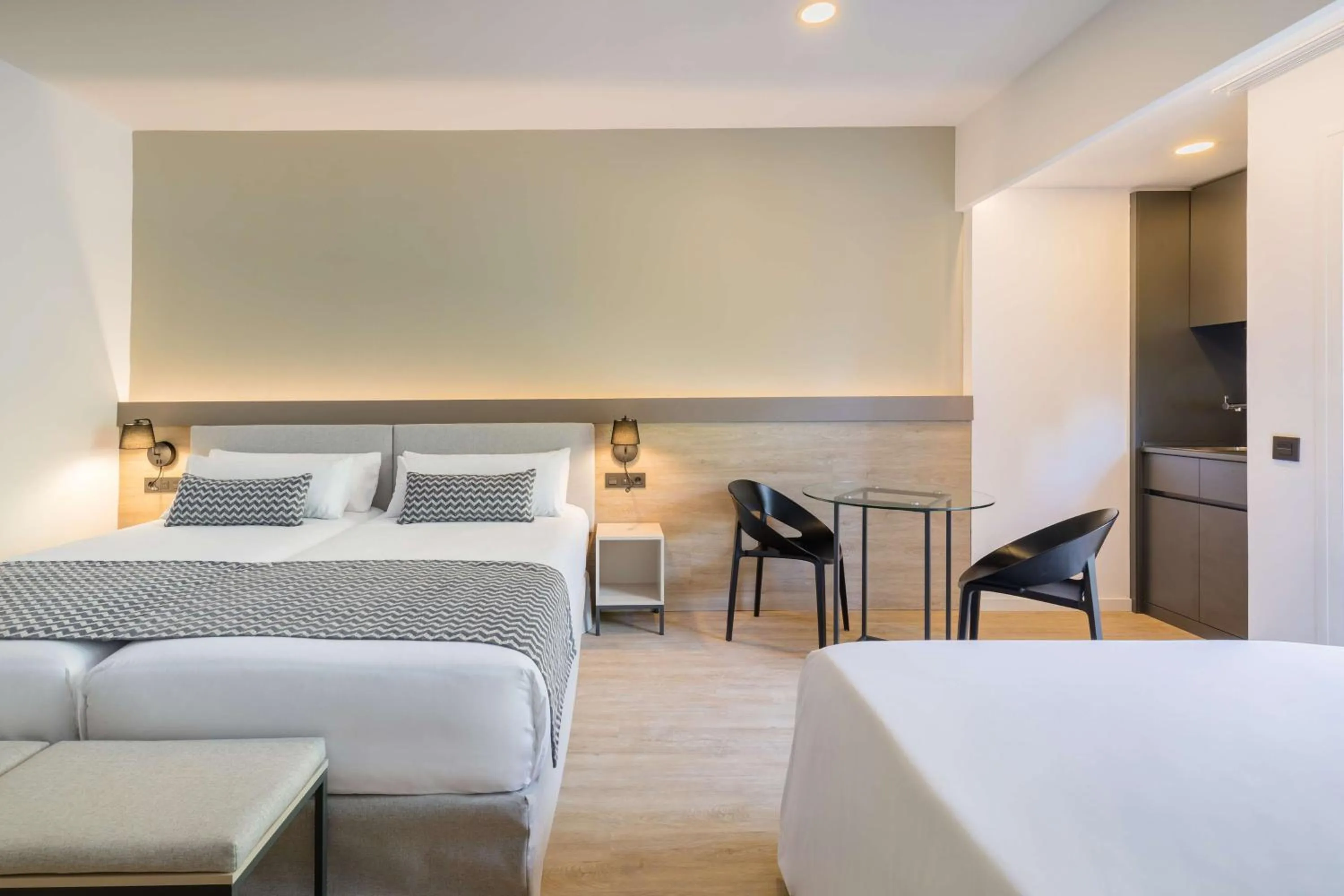 Bedroom, Bed in Occidental Puerto Banús