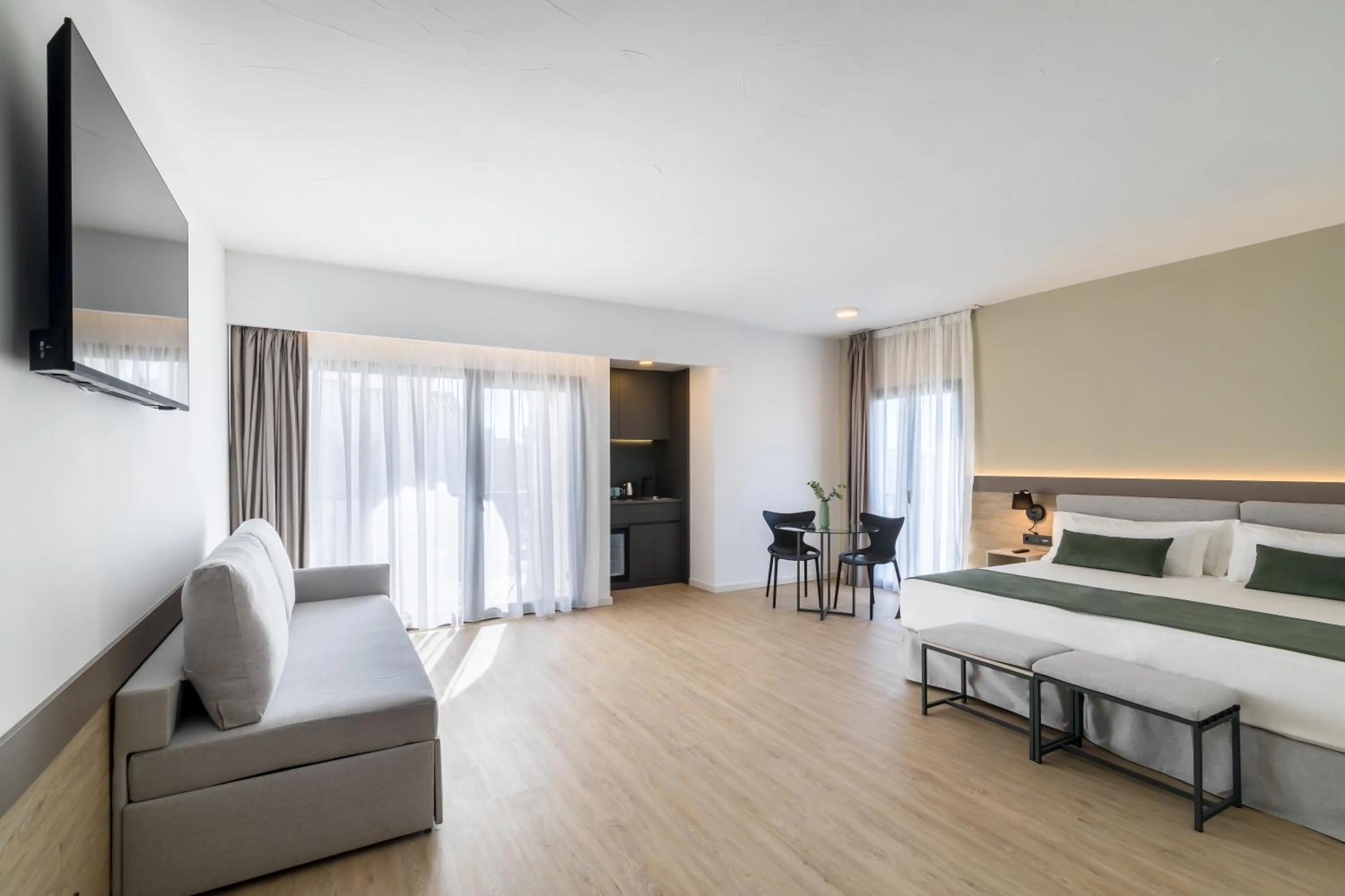 Photo of the whole room, Bed in Occidental Puerto Banús