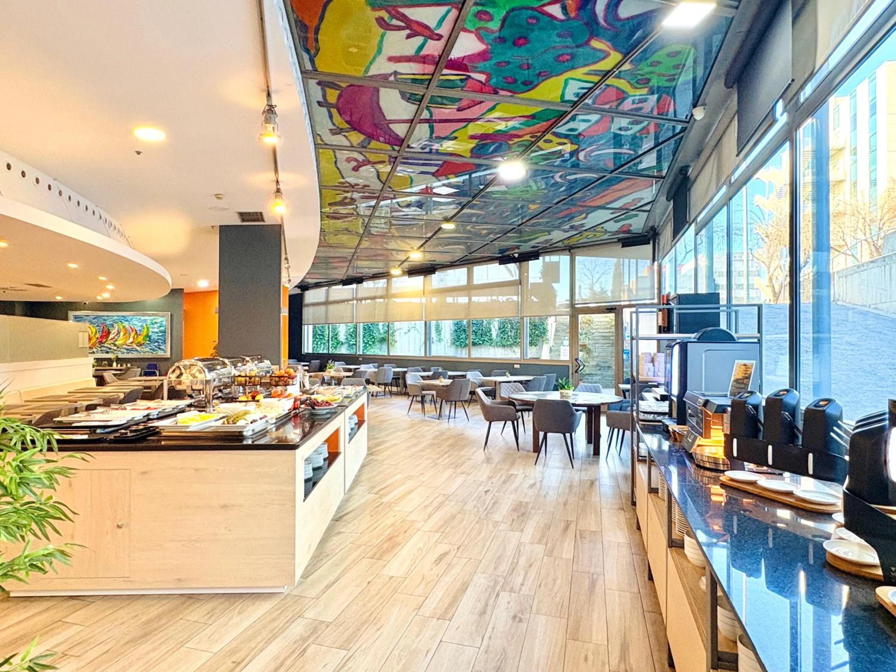 Restaurant/places to eat in Eurohotel Barcelona Granvia Fira