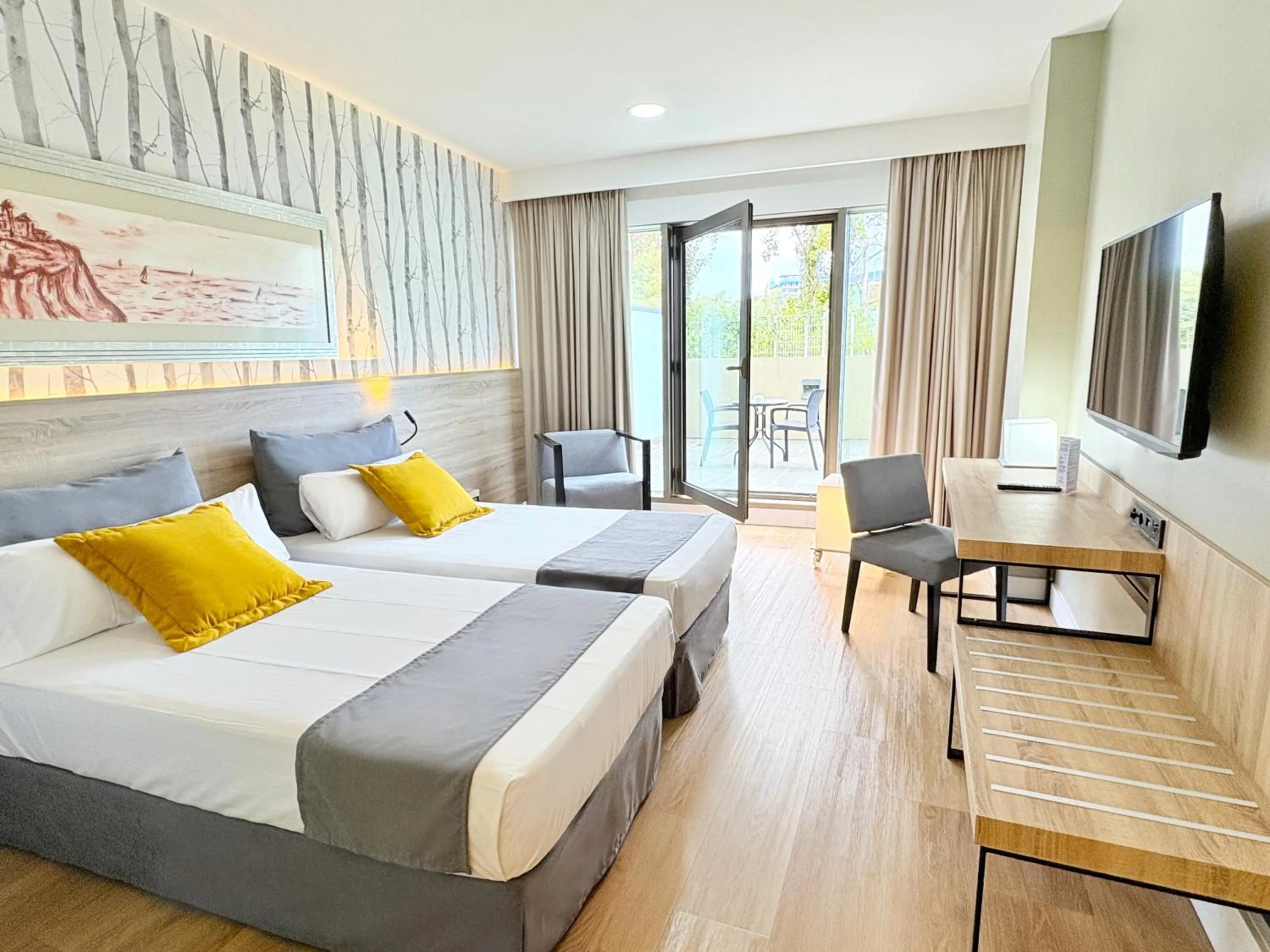 Balcony/Terrace, Bed in Eurohotel Barcelona Granvia Fira