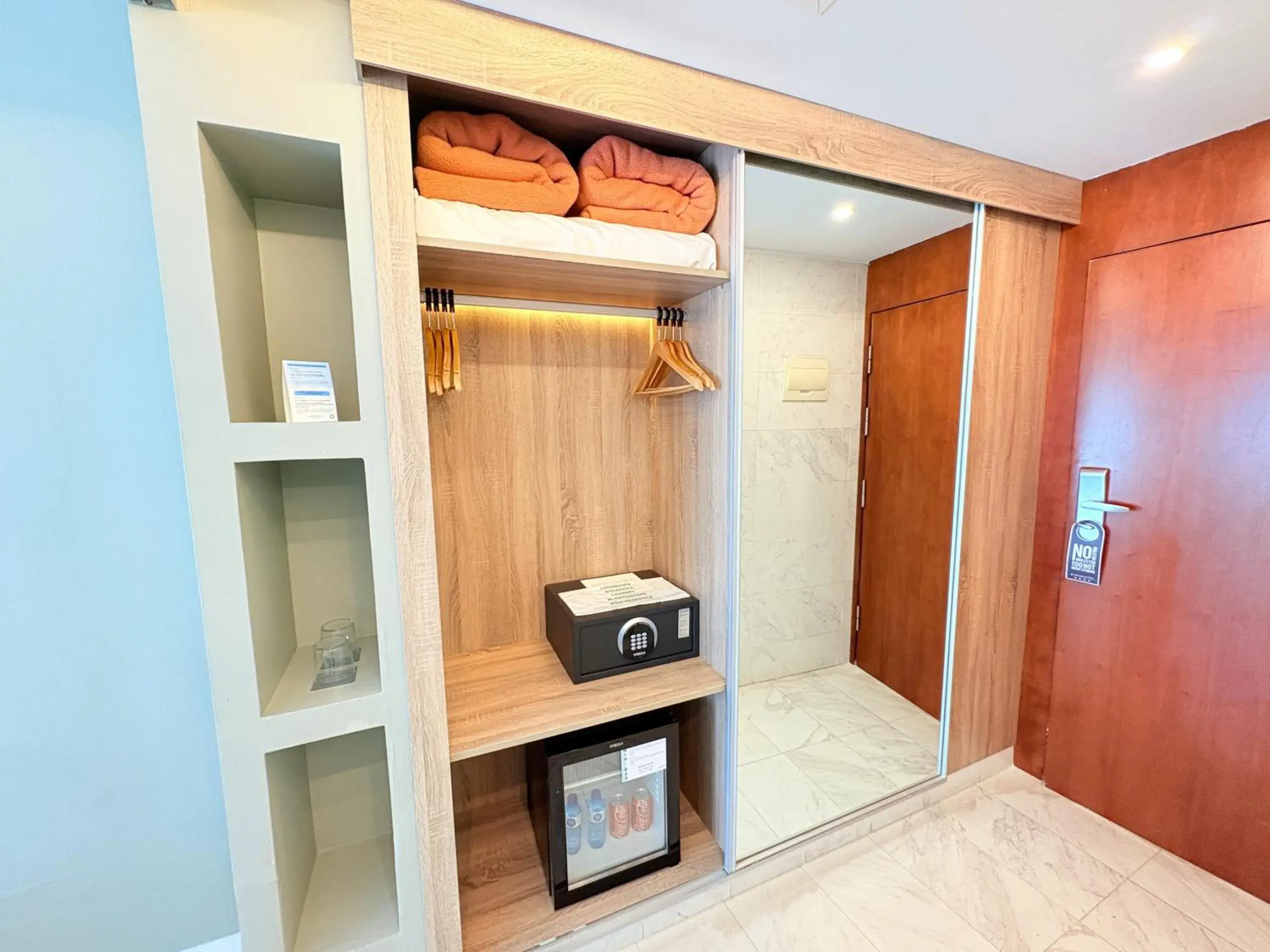 Twin Room with Extra Bed in Eurohotel Barcelona Granvia Fira Twin Room with Extra Bed in Eurohotel Barcelona Granvia Fira