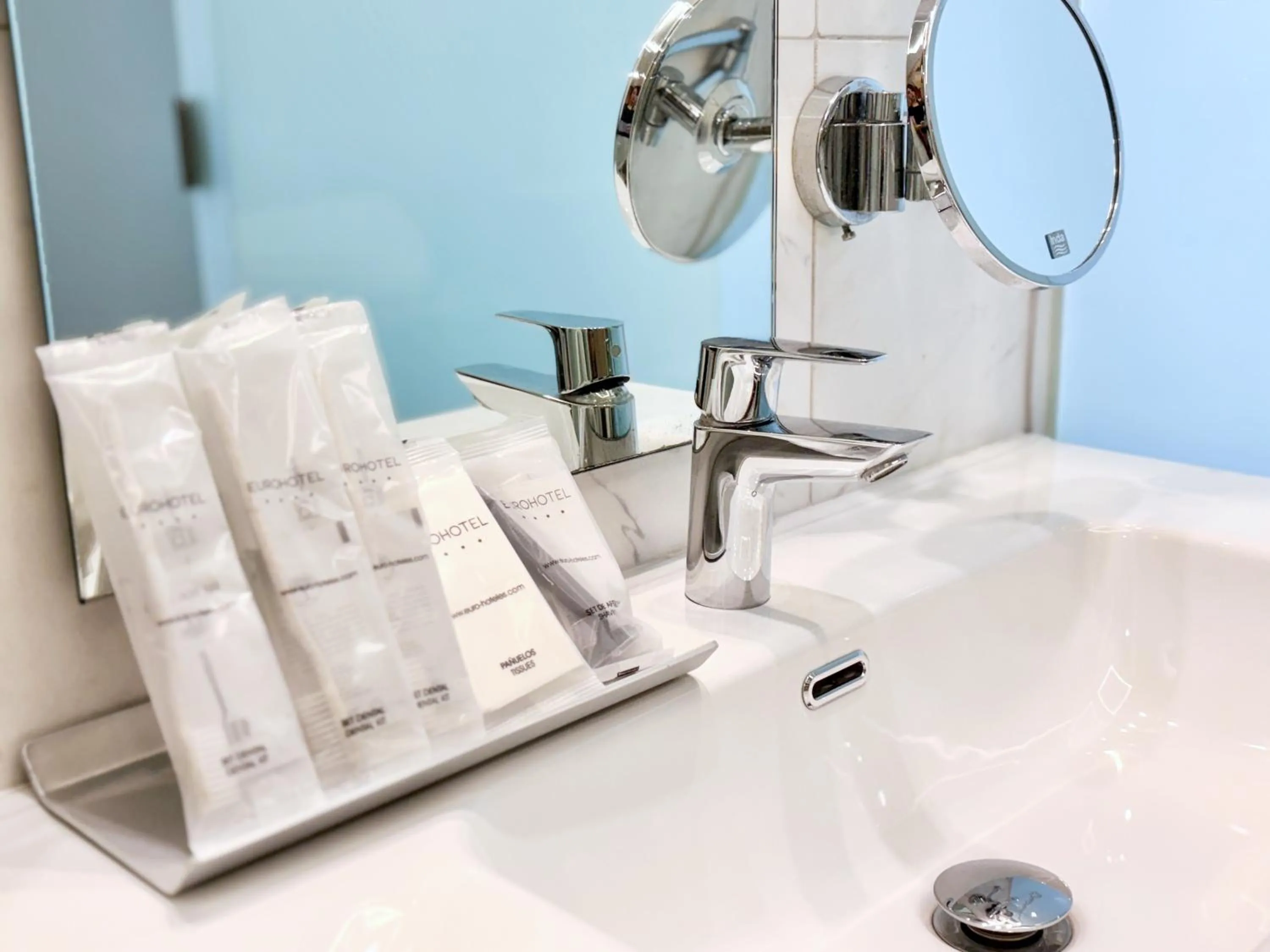 Toilet in Eurohotel Barcelona Granvia Fira