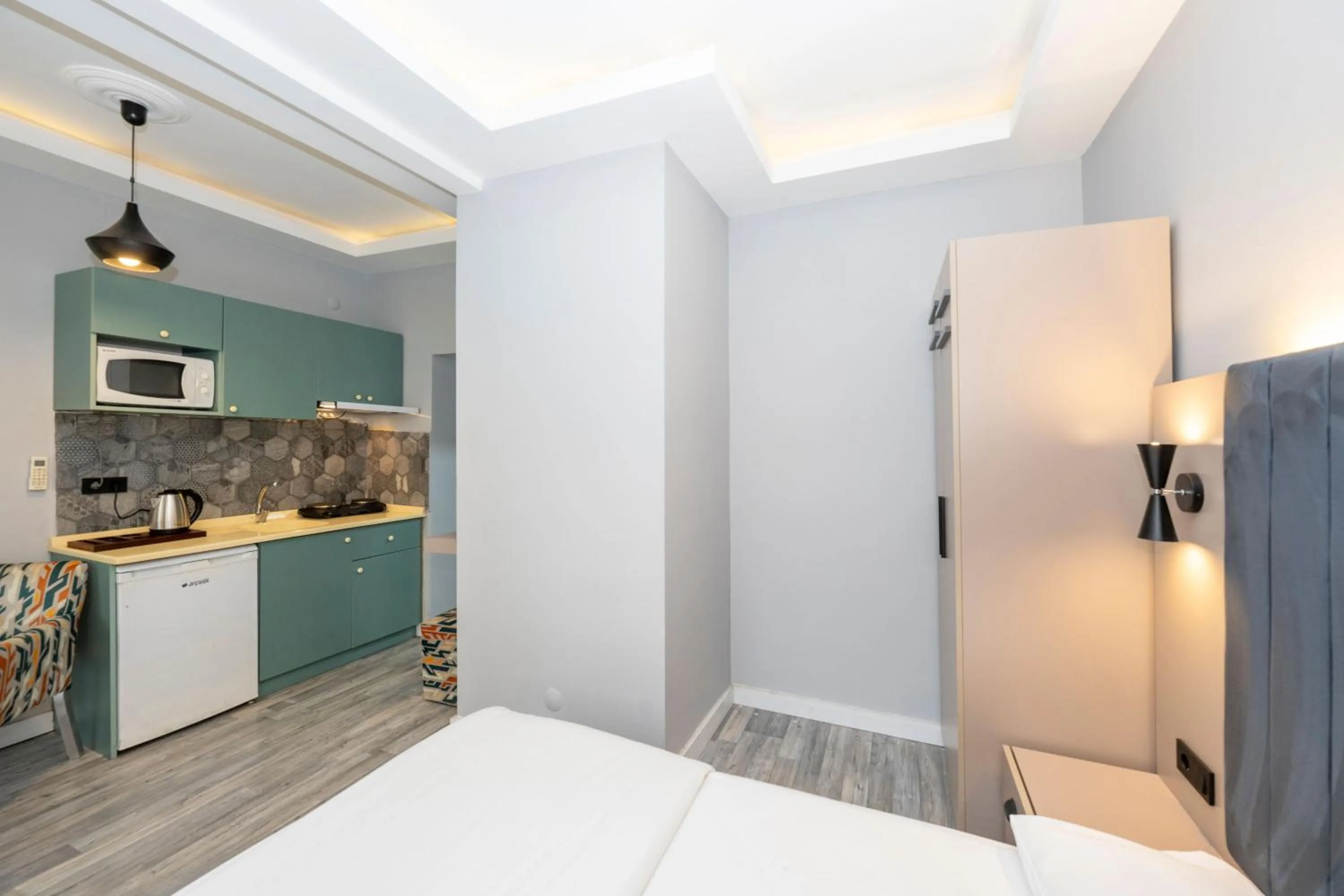 Bedroom, Bed in Cirrus Suites