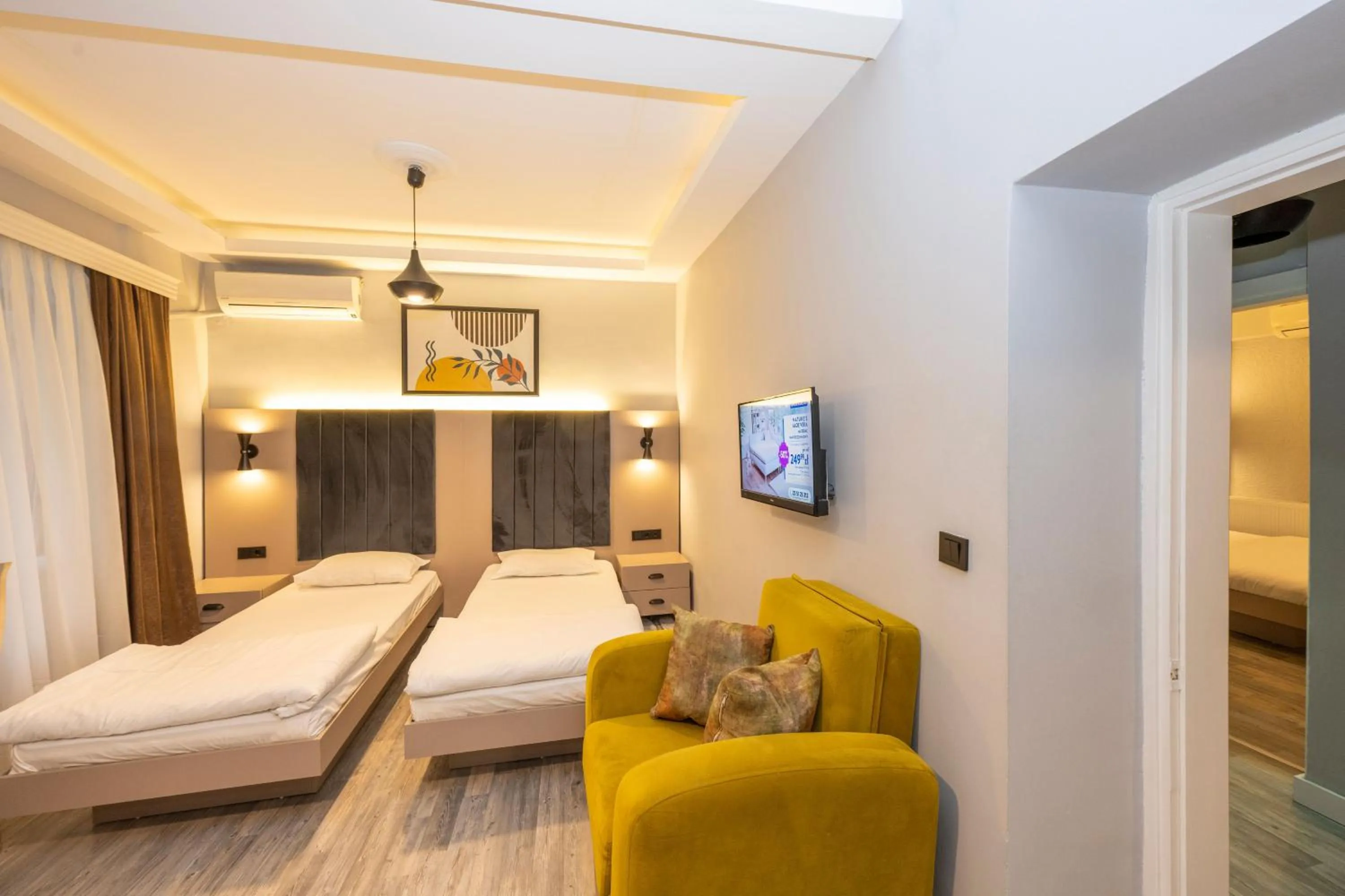 Communal lounge/ TV room, Bed in Cirrus Suites