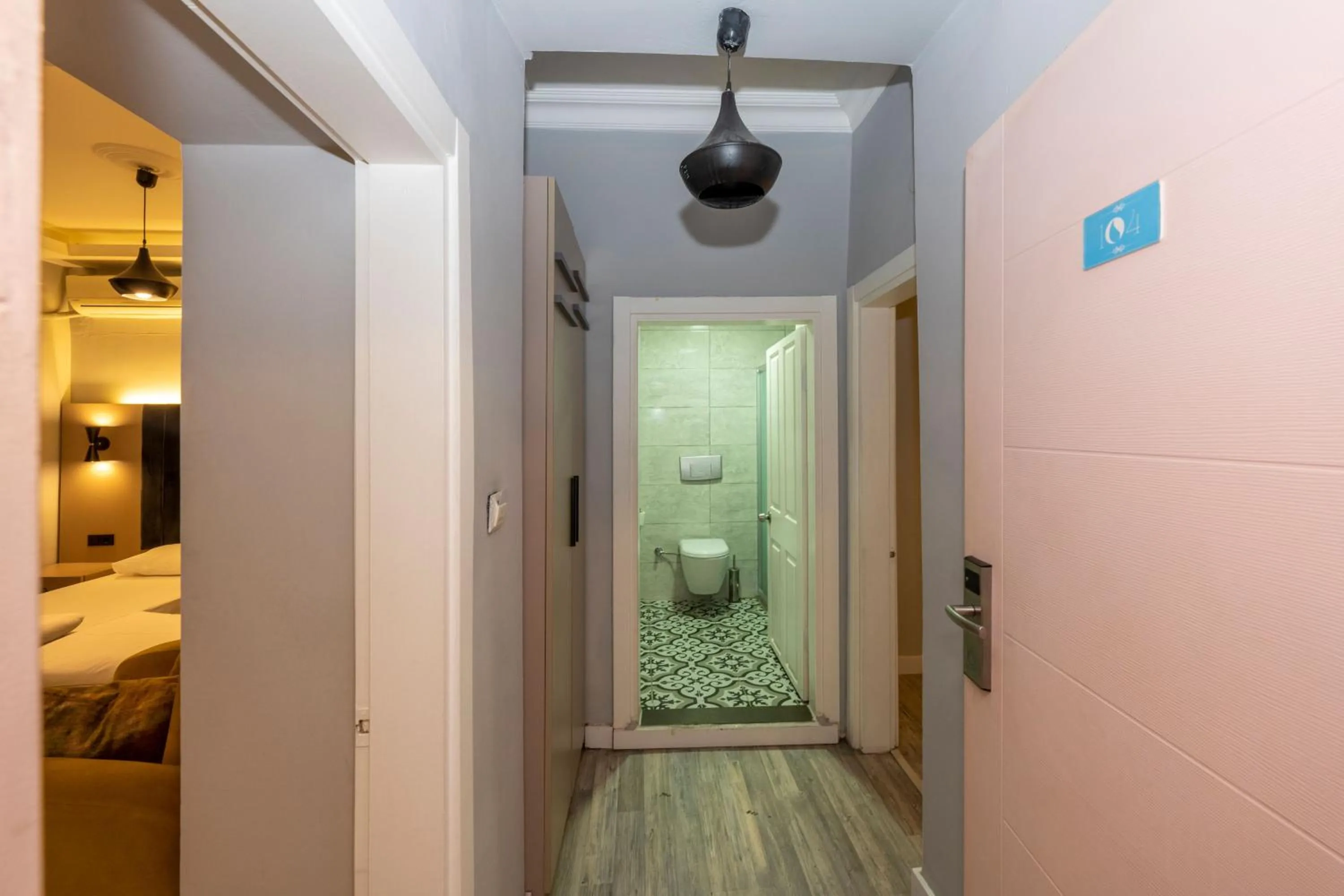 Shower, Bed in Cirrus Suites