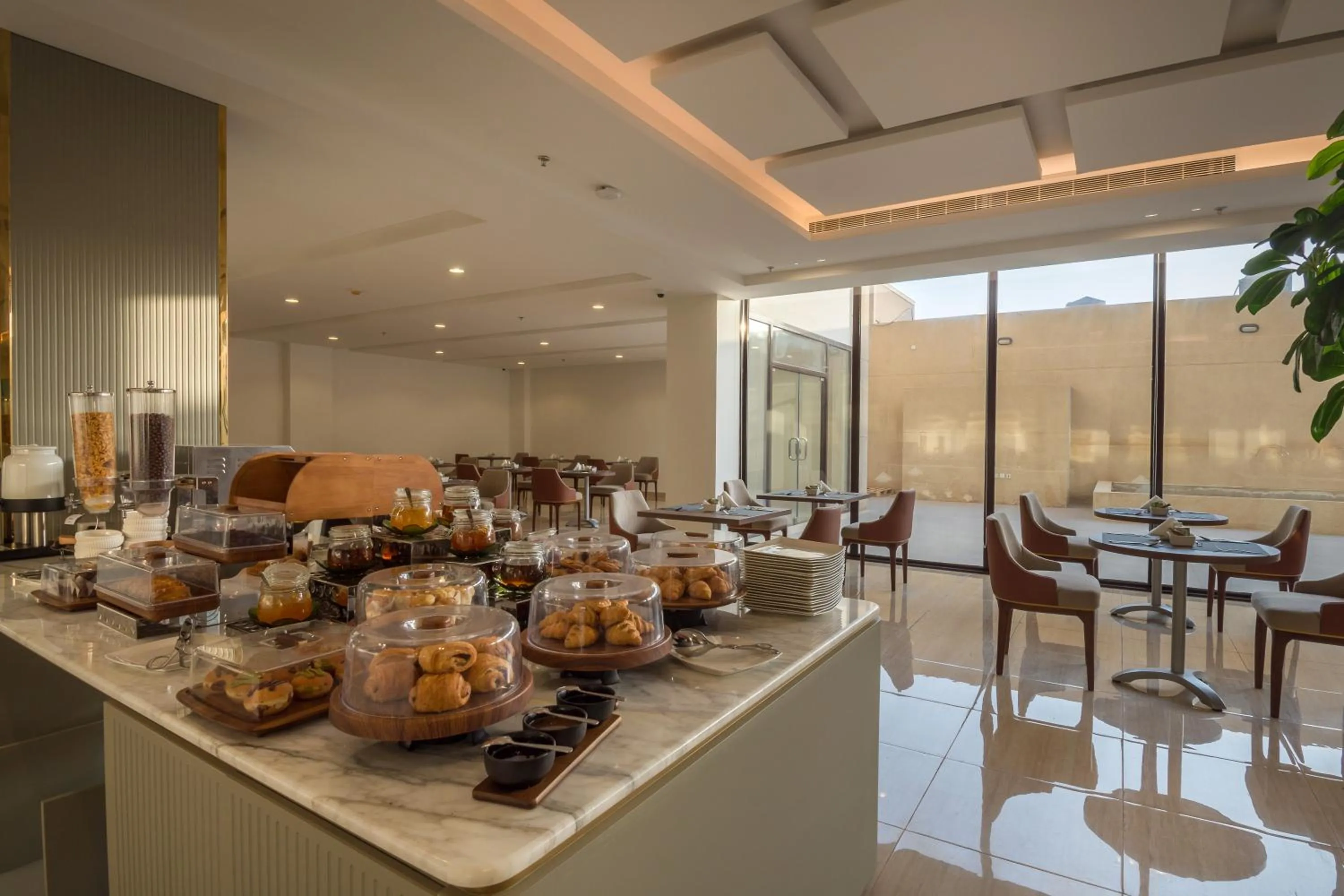 Restaurant/places to eat in Erfad Hotel - Riyadh