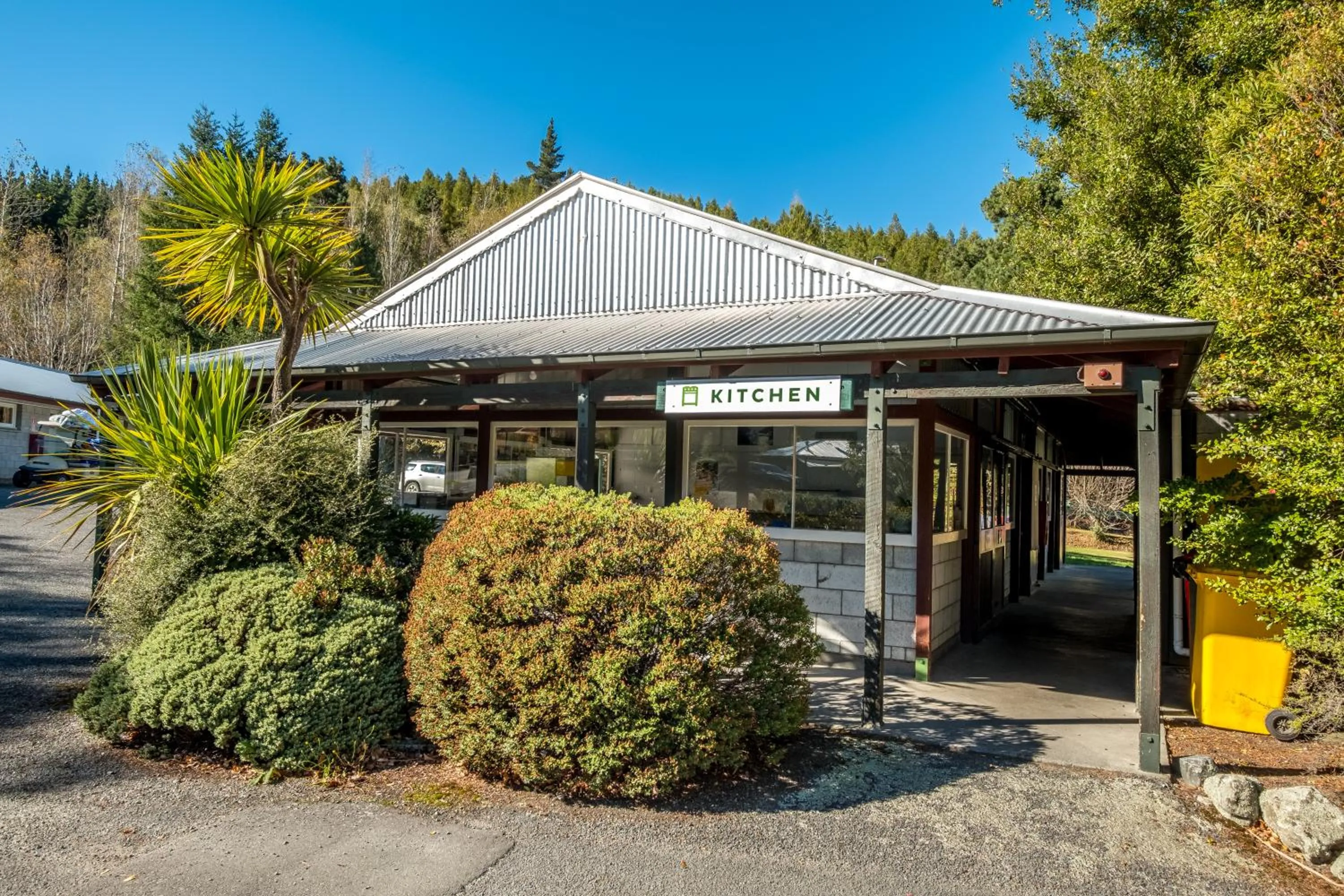 Communal kitchen in Alpine Adventure Holiday Park