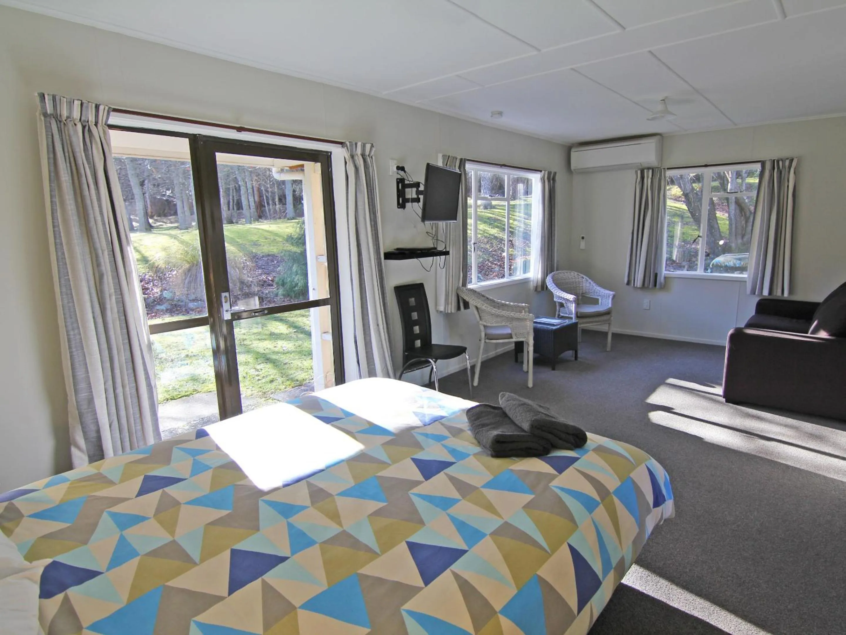 Photo of the whole room, Bed in Alpine Adventure Holiday Park