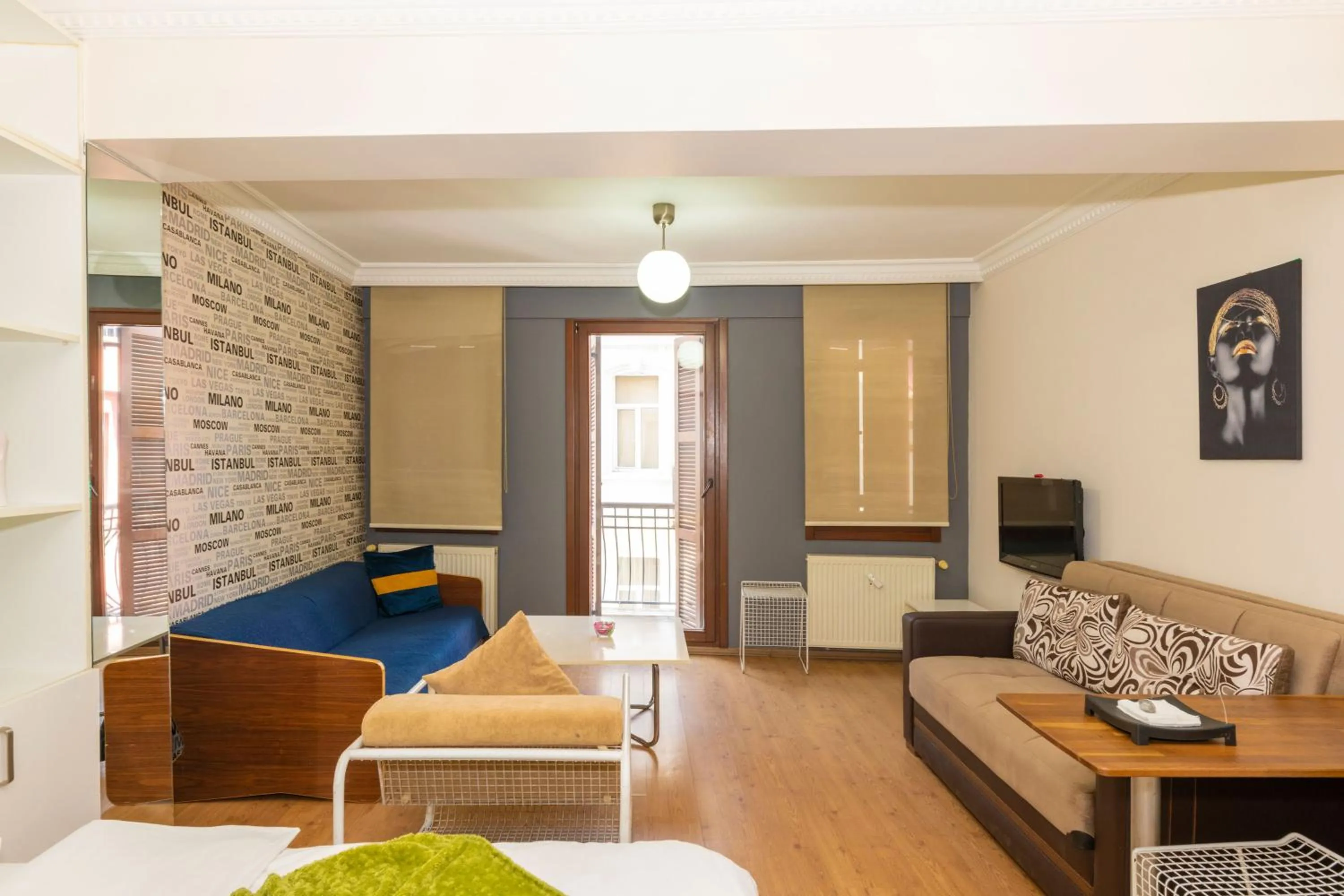 Living room in GRAND OPERA HOTEL