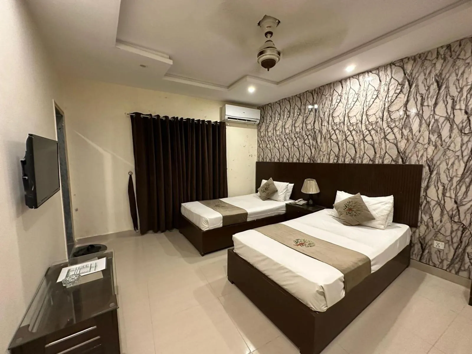 Bed in Hotel Green Fort Gulberg