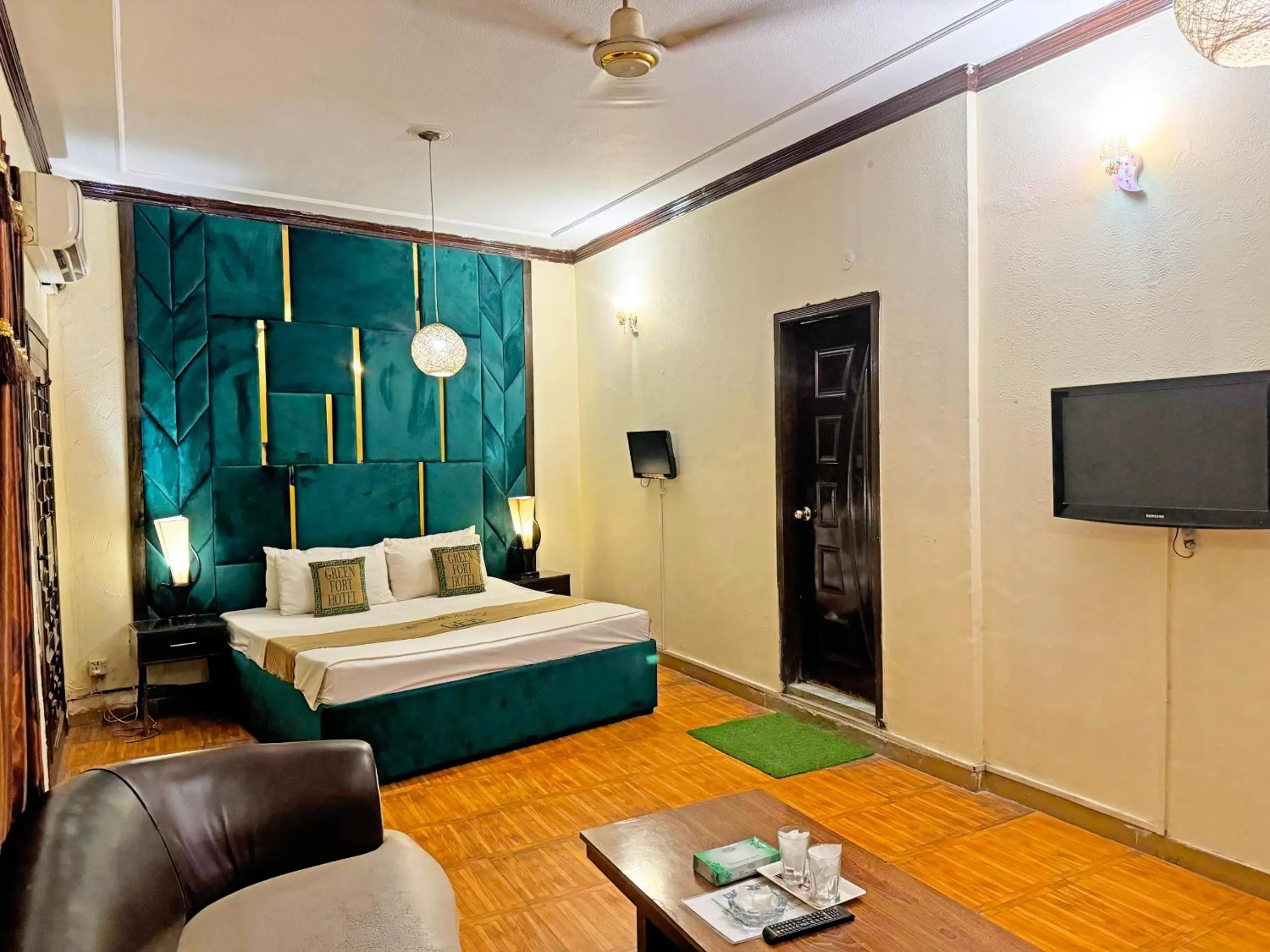 Bed in Hotel Green Fort Gulberg