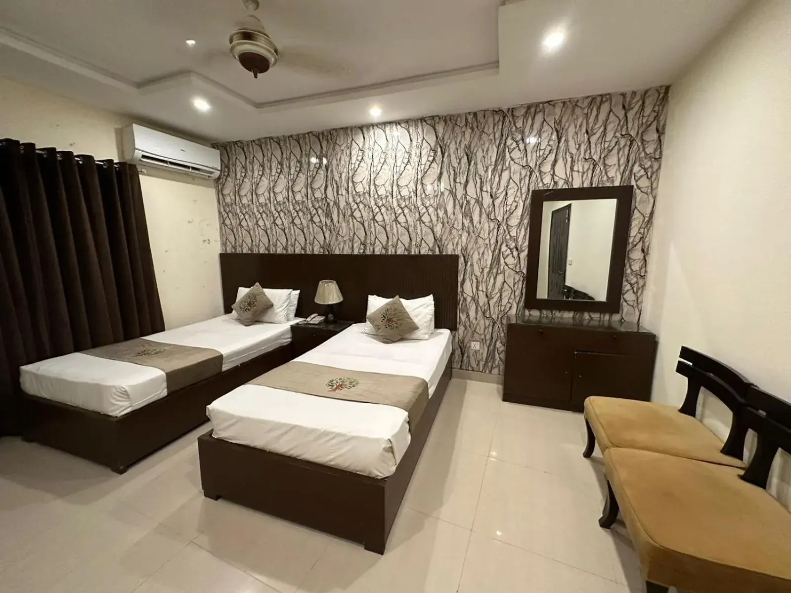 Deluxe Twin Room in Hotel Green Fort Gulberg Deluxe Twin Room in Hotel Green Fort Gulberg