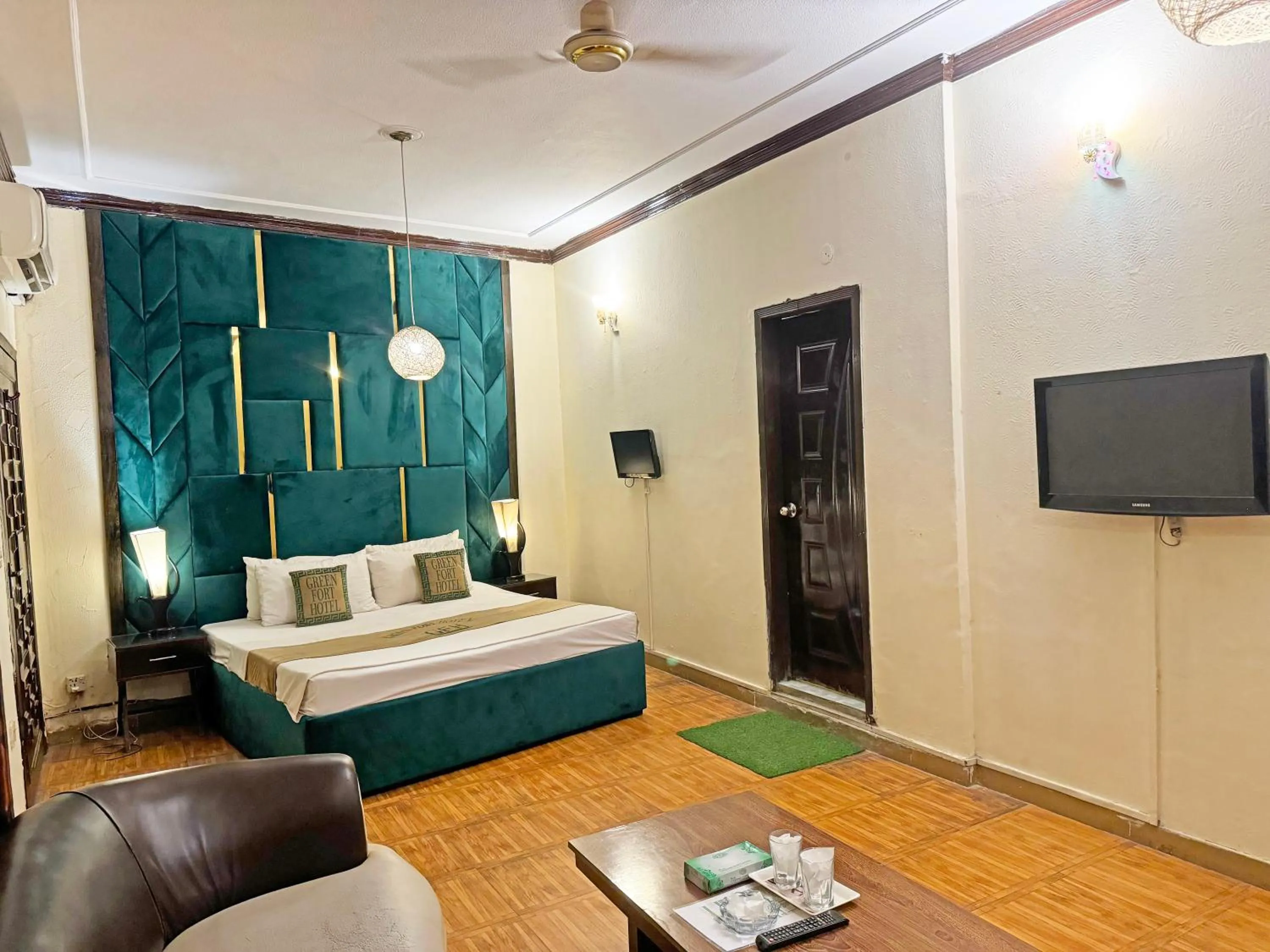 Bed in Hotel Green Fort Gulberg