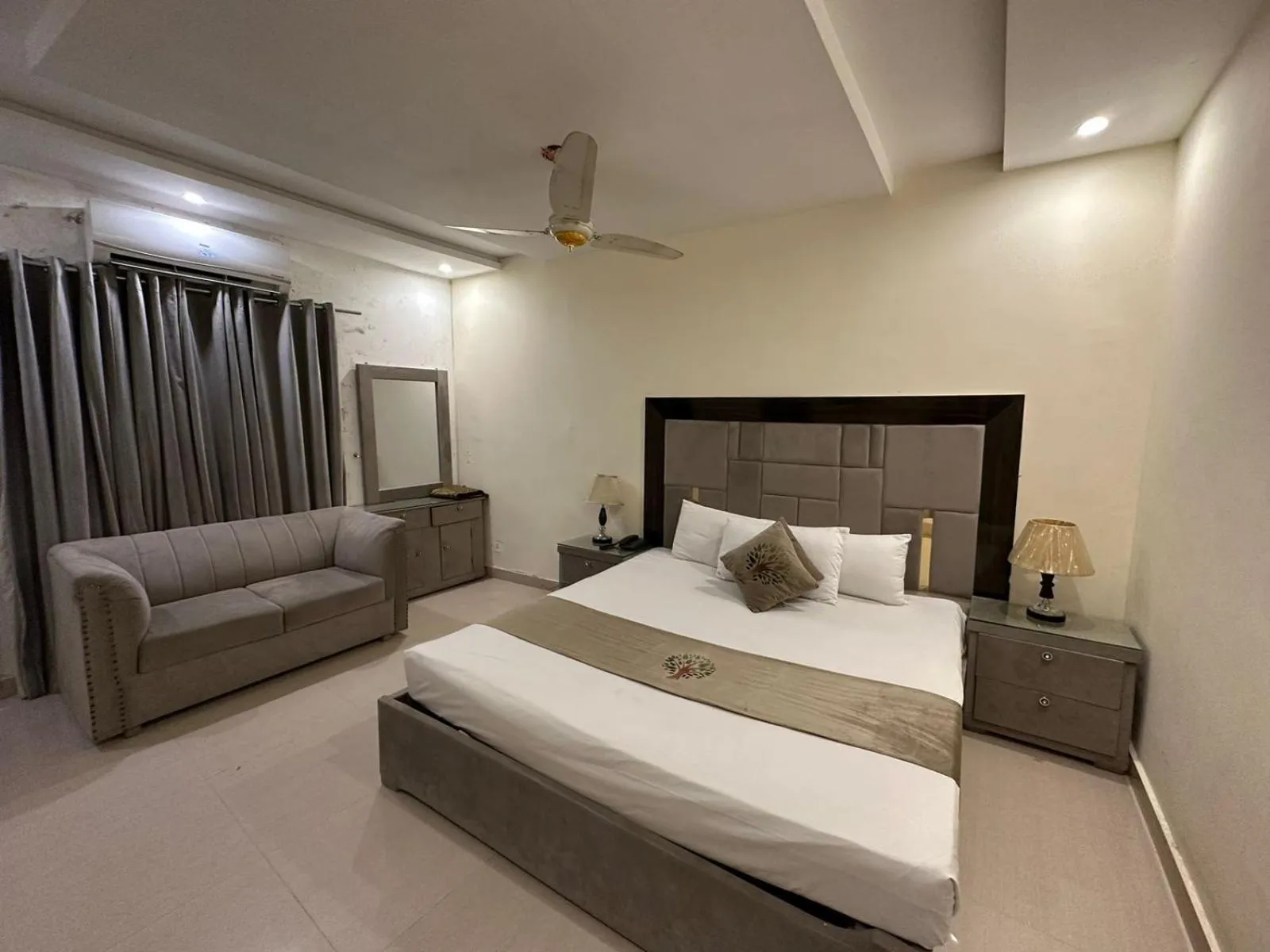 Bed in Hotel Green Fort Gulberg