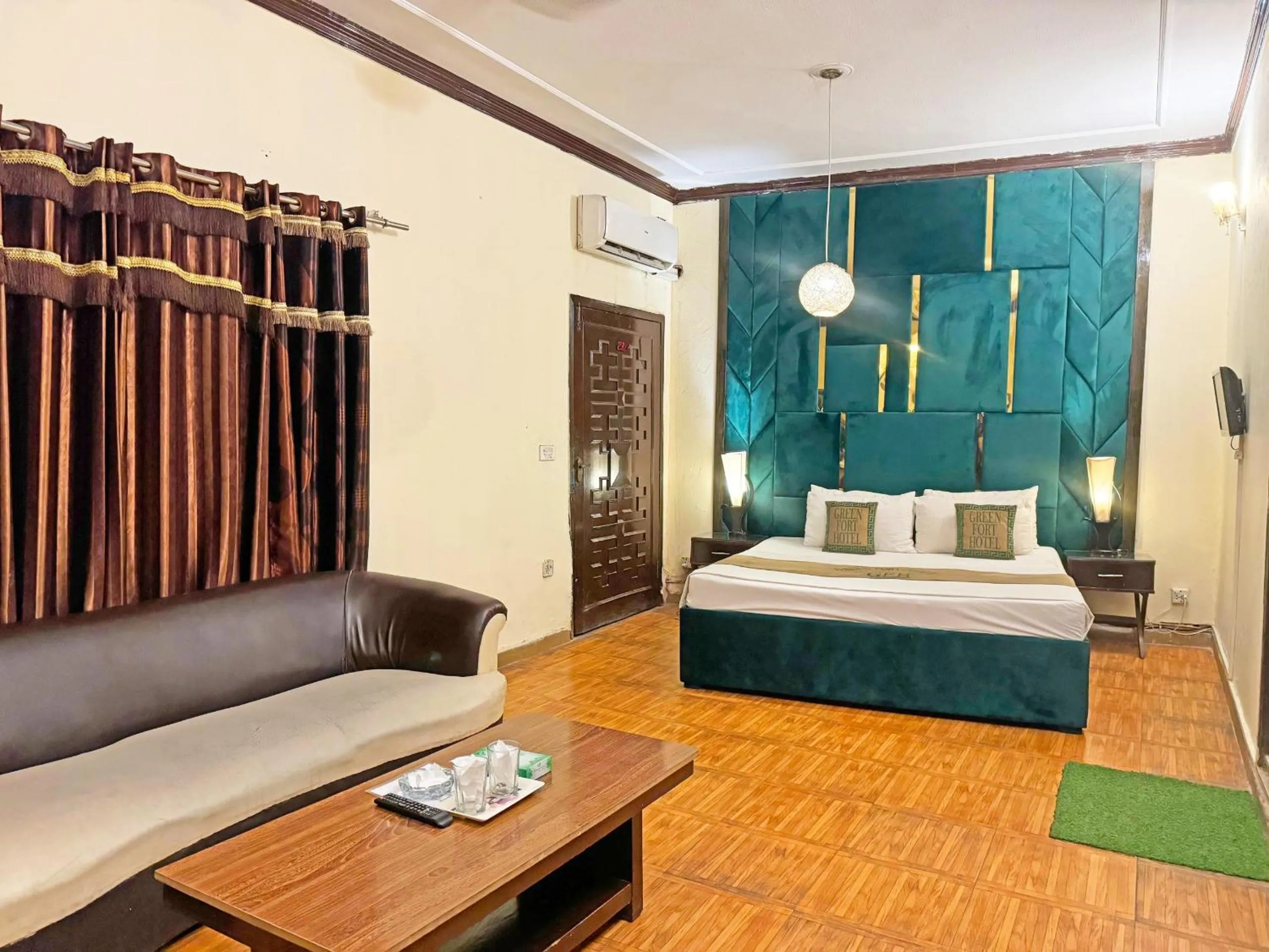 Bed in Hotel Green Fort Gulberg