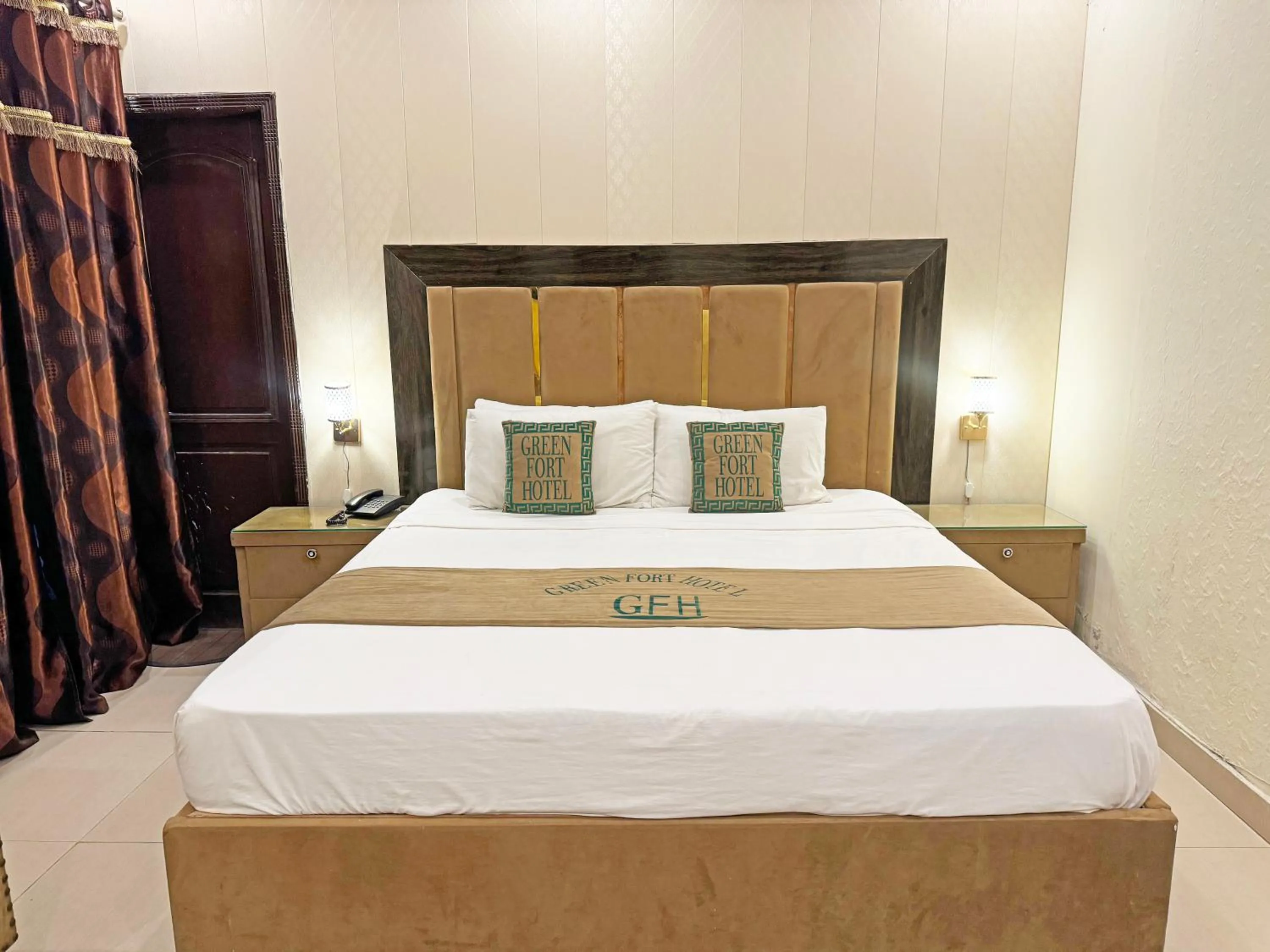 Bed in Hotel Green Fort Gulberg