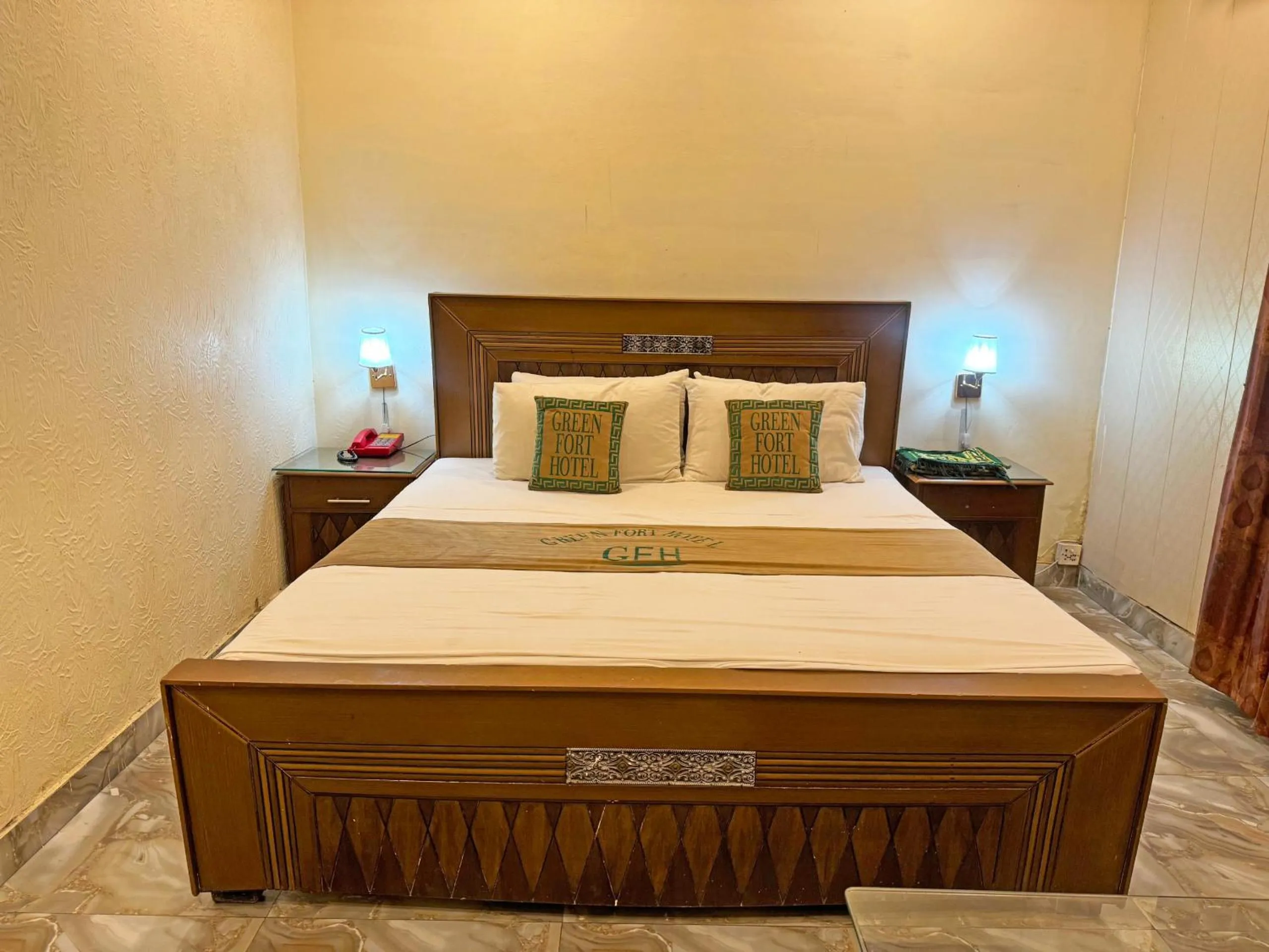 Bed in Hotel Green Fort Gulberg