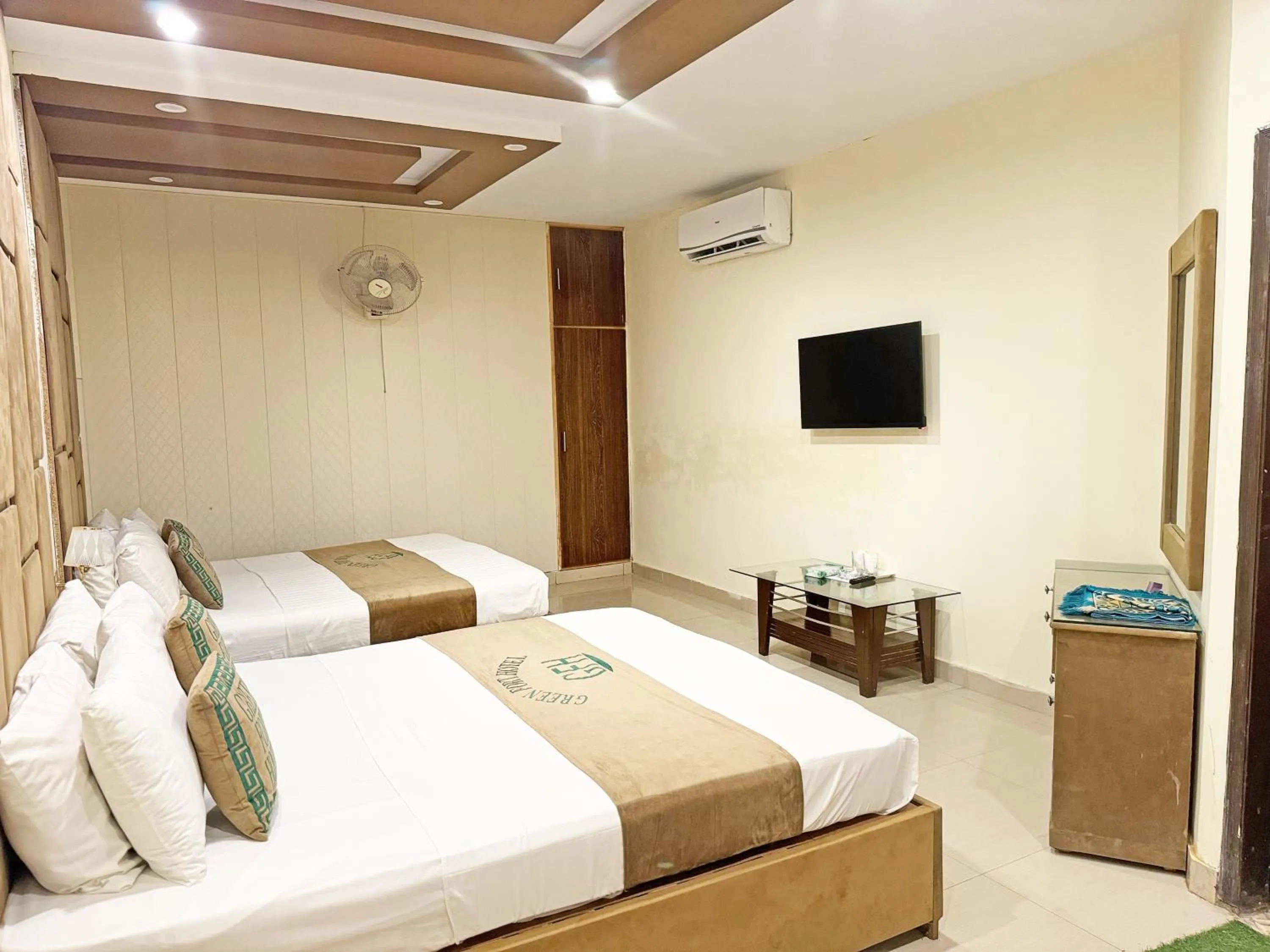 Bed in Hotel Green Fort Gulberg