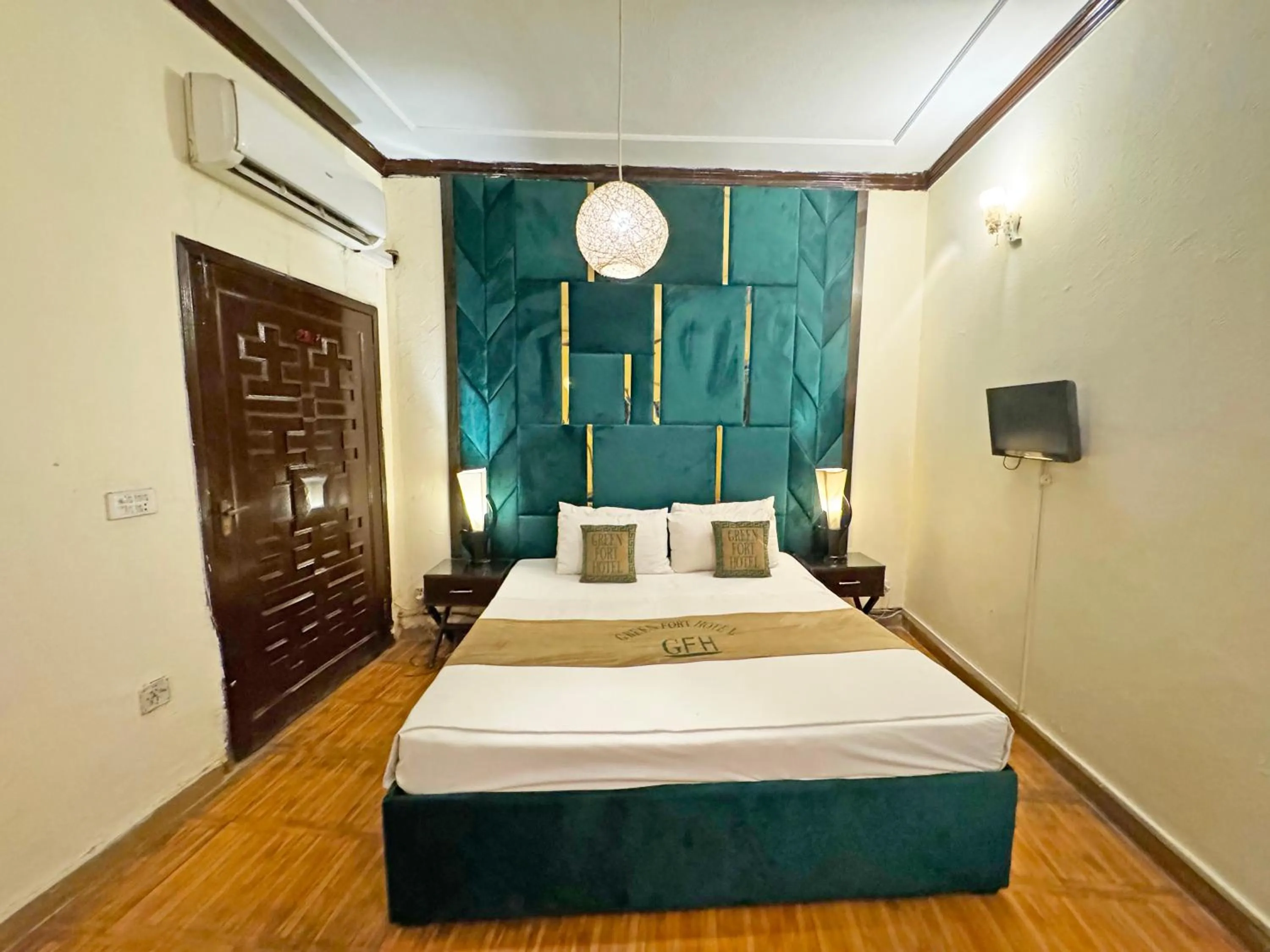 Bed in Hotel Green Fort Gulberg