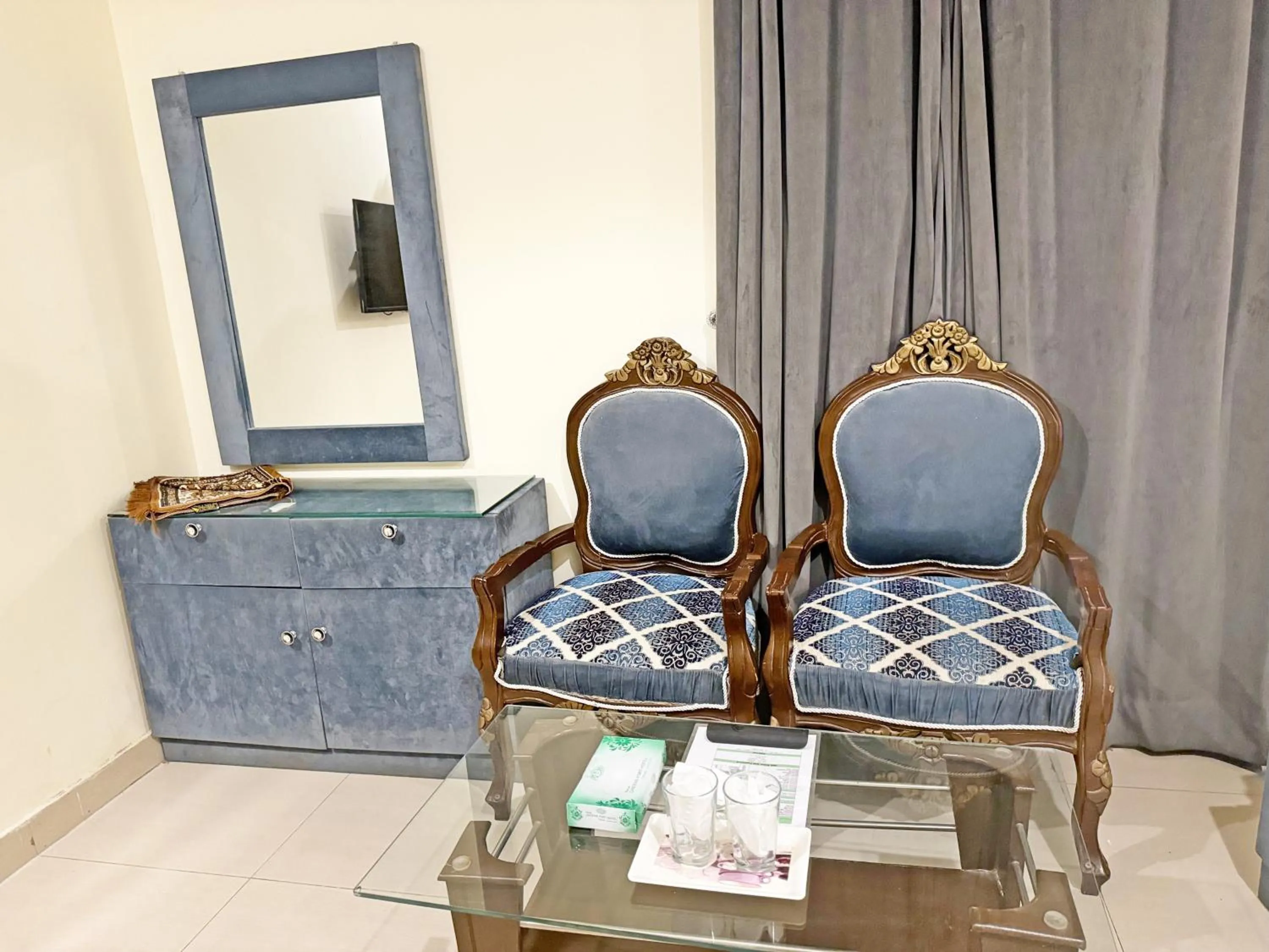 Seating area in Hotel Green Fort Gulberg