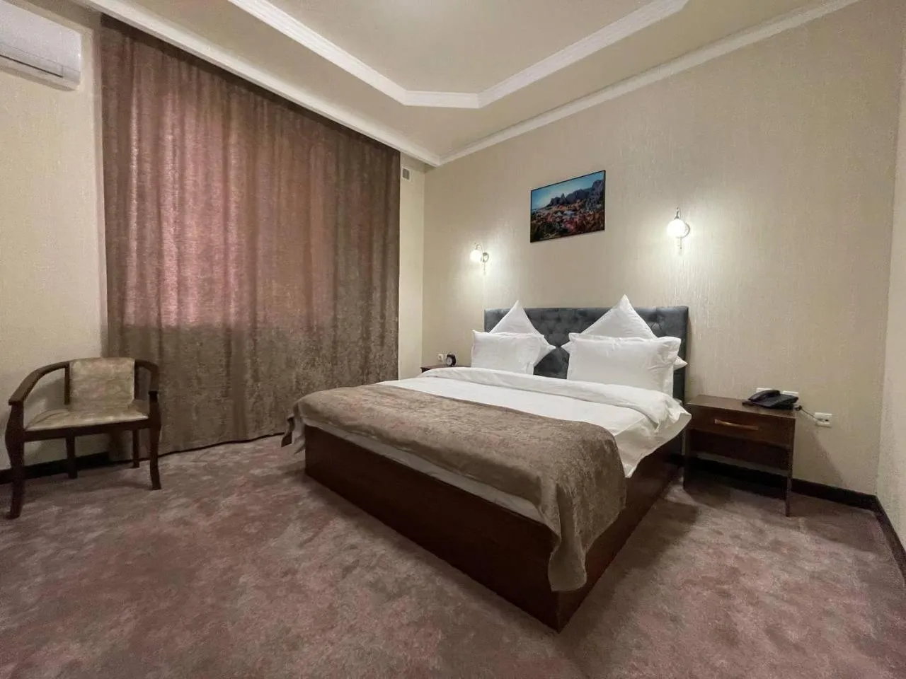 Photo of the whole room in Khan Palace Hotel