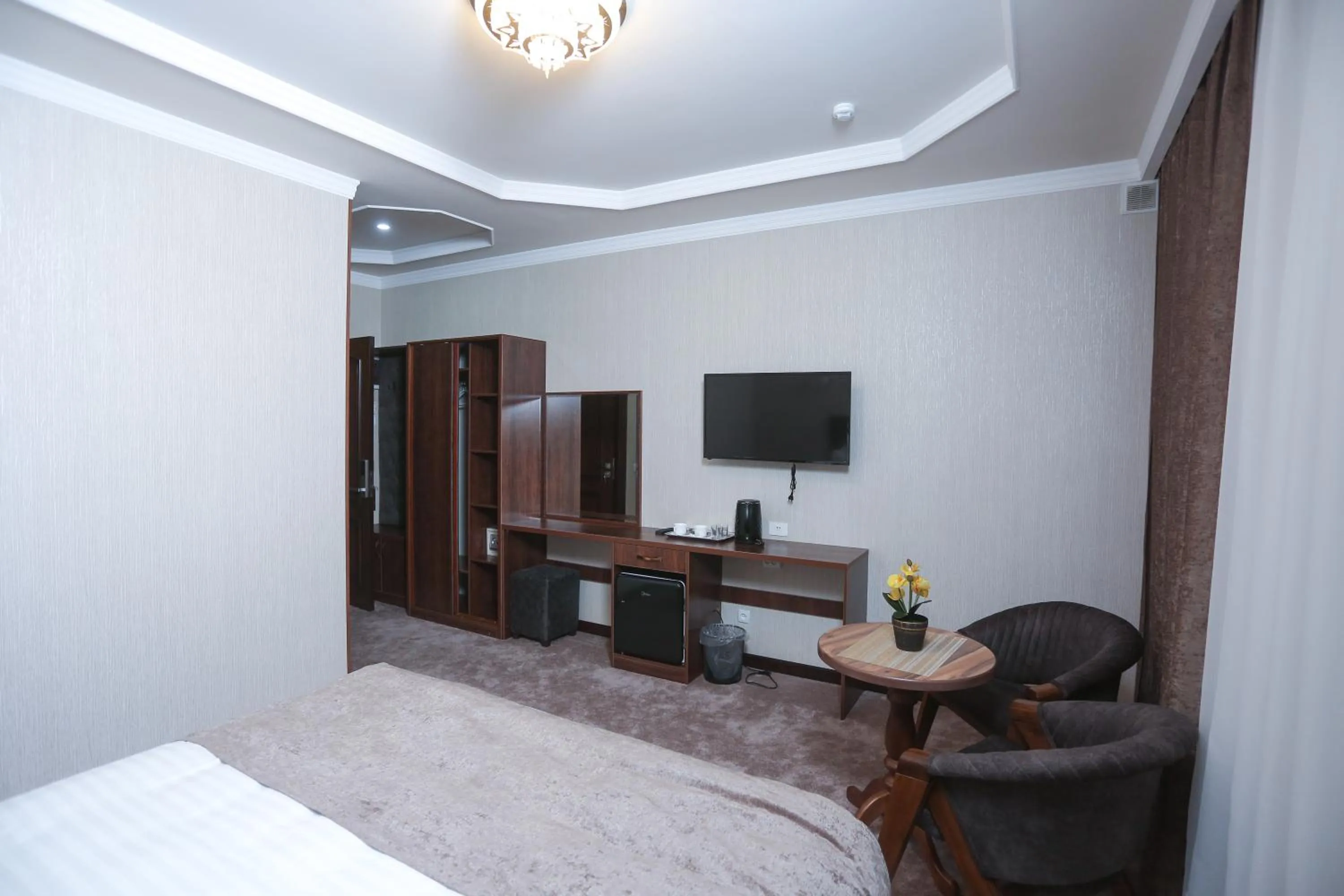 Photo of the whole room in Khan Palace Hotel