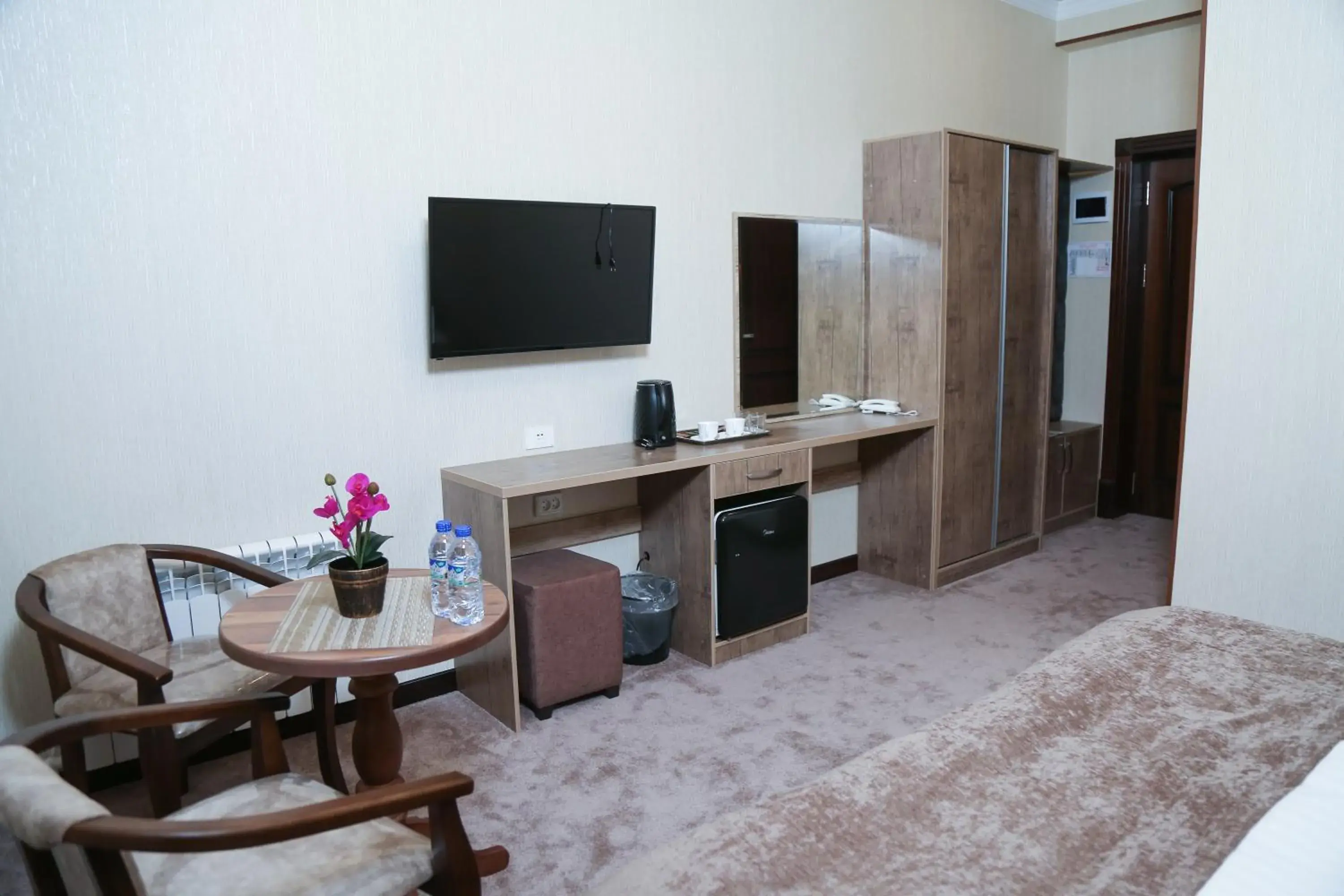 Standard Single Room in Khan Palace Hotel Standard Single Room in Khan Palace Hotel