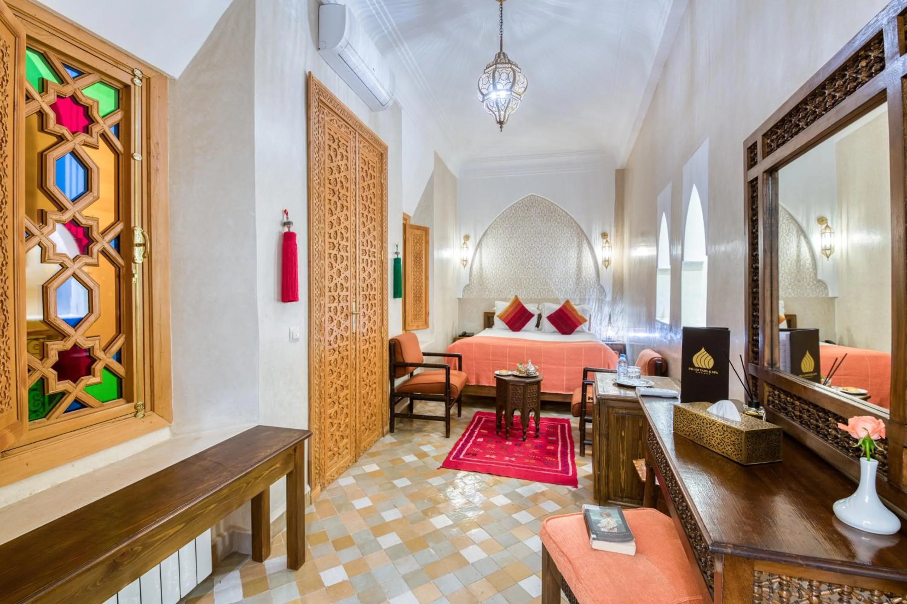 Photo of the whole room, Bed in Palais Tara & Spa