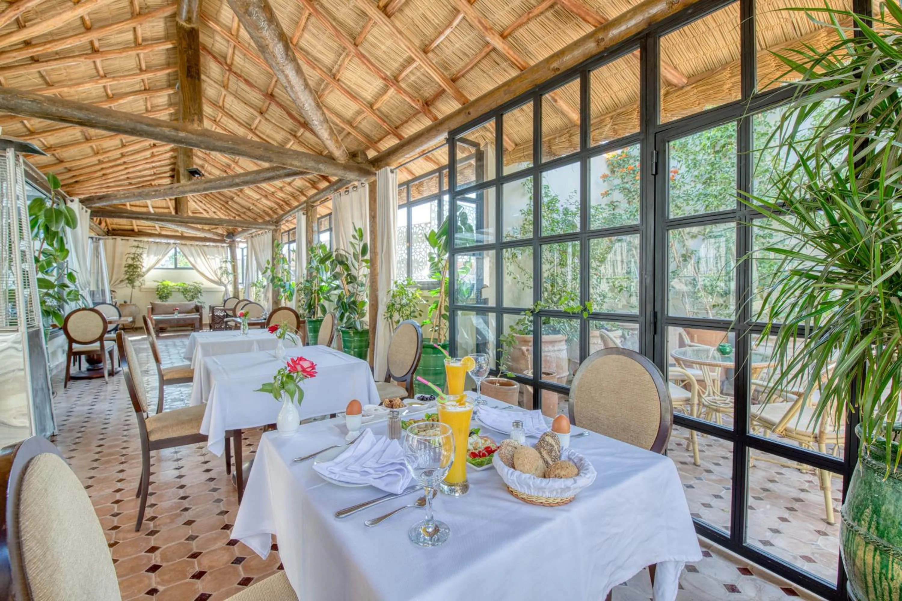 Restaurant/places to eat in Palais Tara & Spa