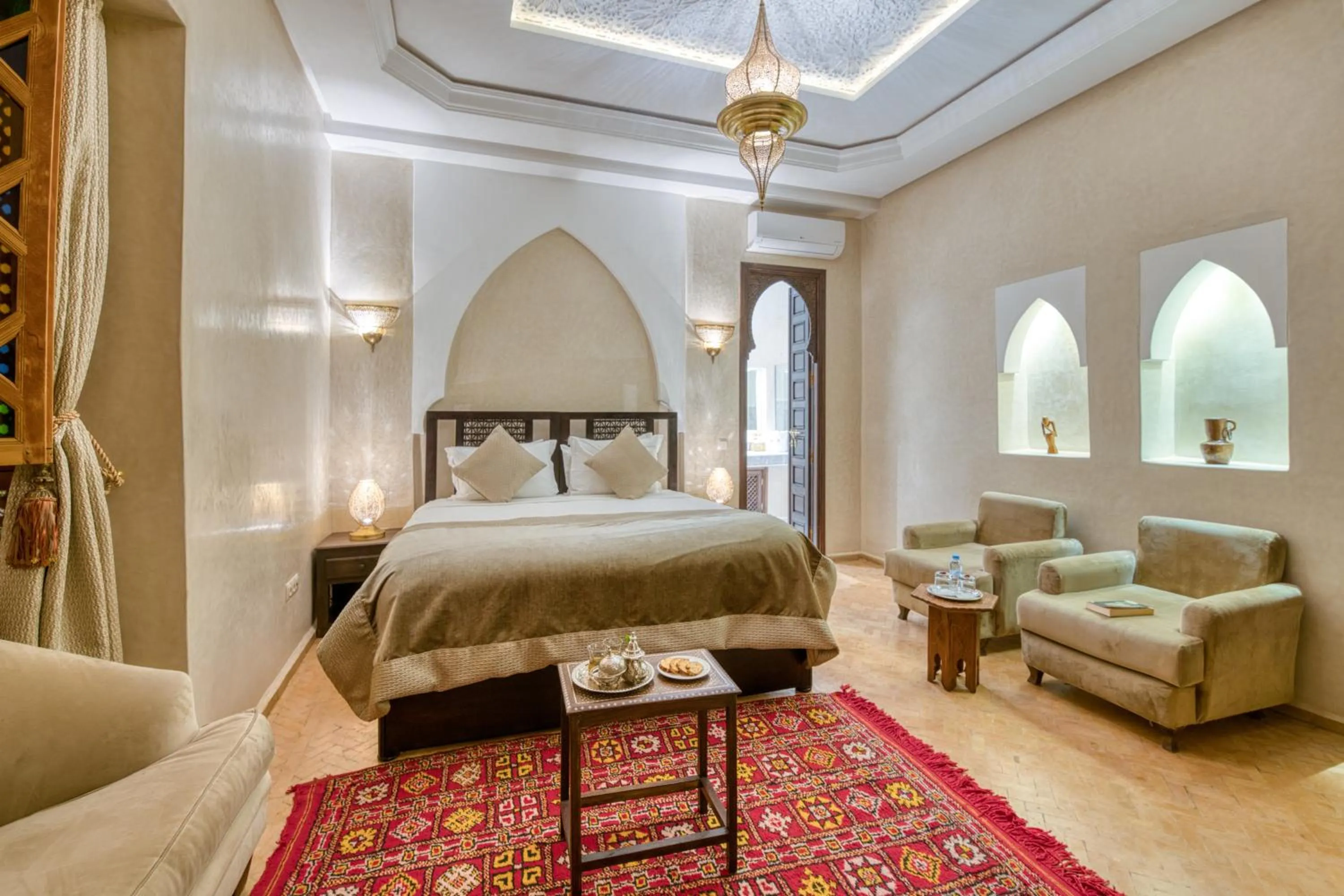 Photo of the whole room, Bed in Palais Tara & Spa