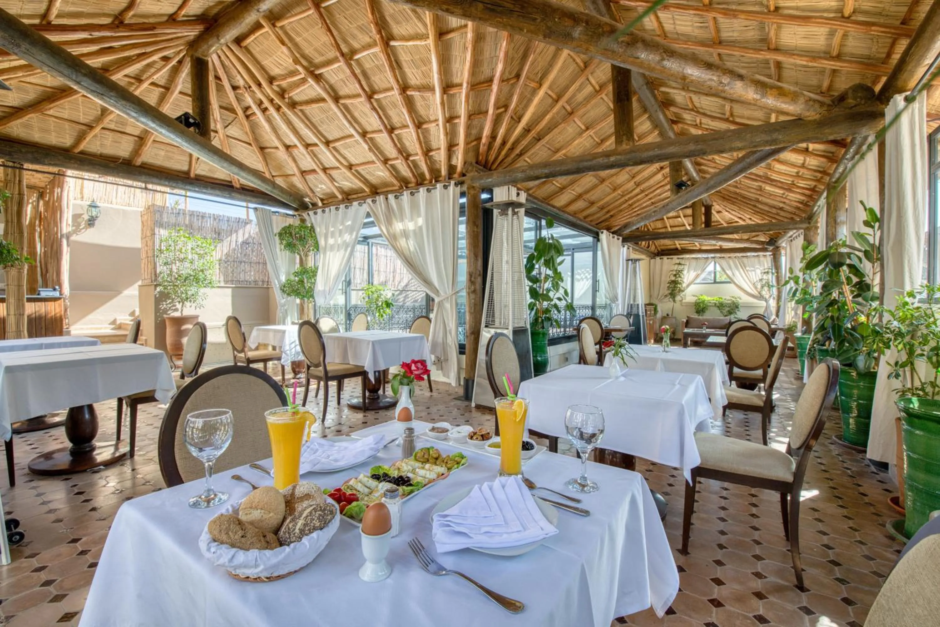 Restaurant/places to eat in Palais Tara & Spa