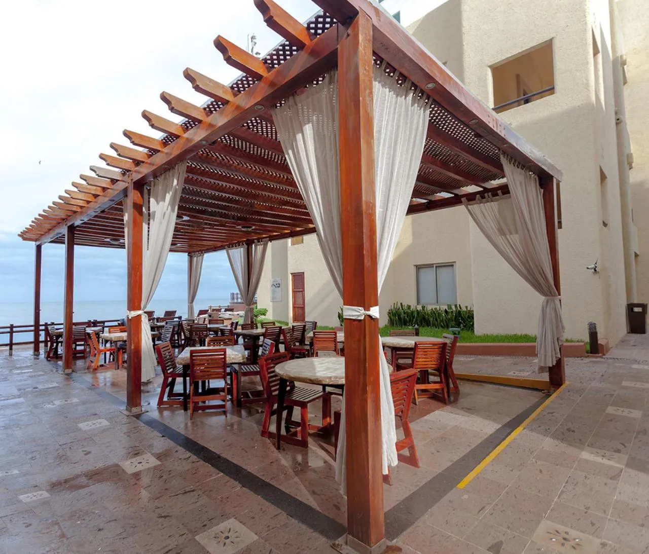 Restaurant/places to eat in Zafiro Beach Boutique Resort