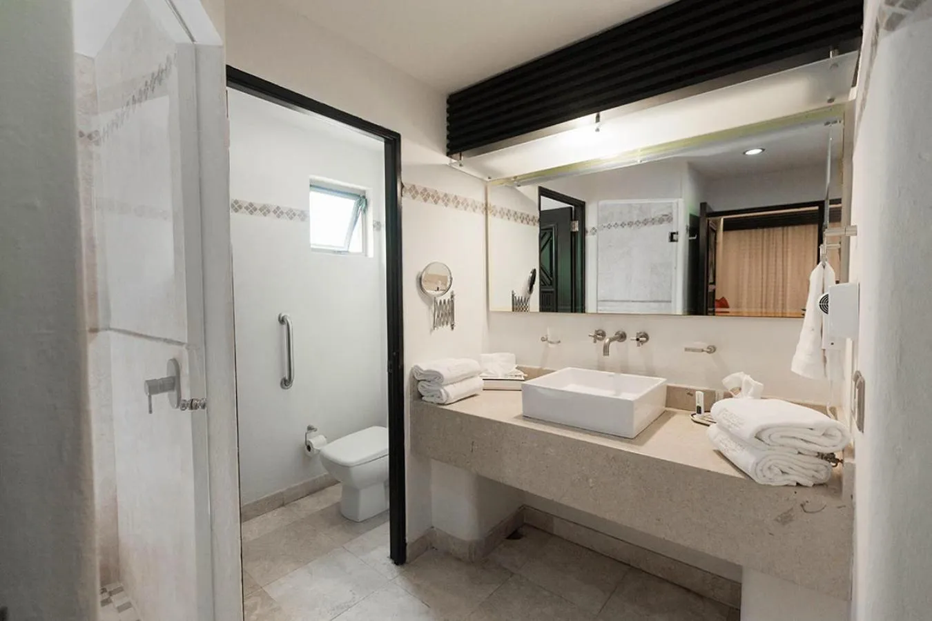 Bathroom in Zafiro Beach Boutique Resort