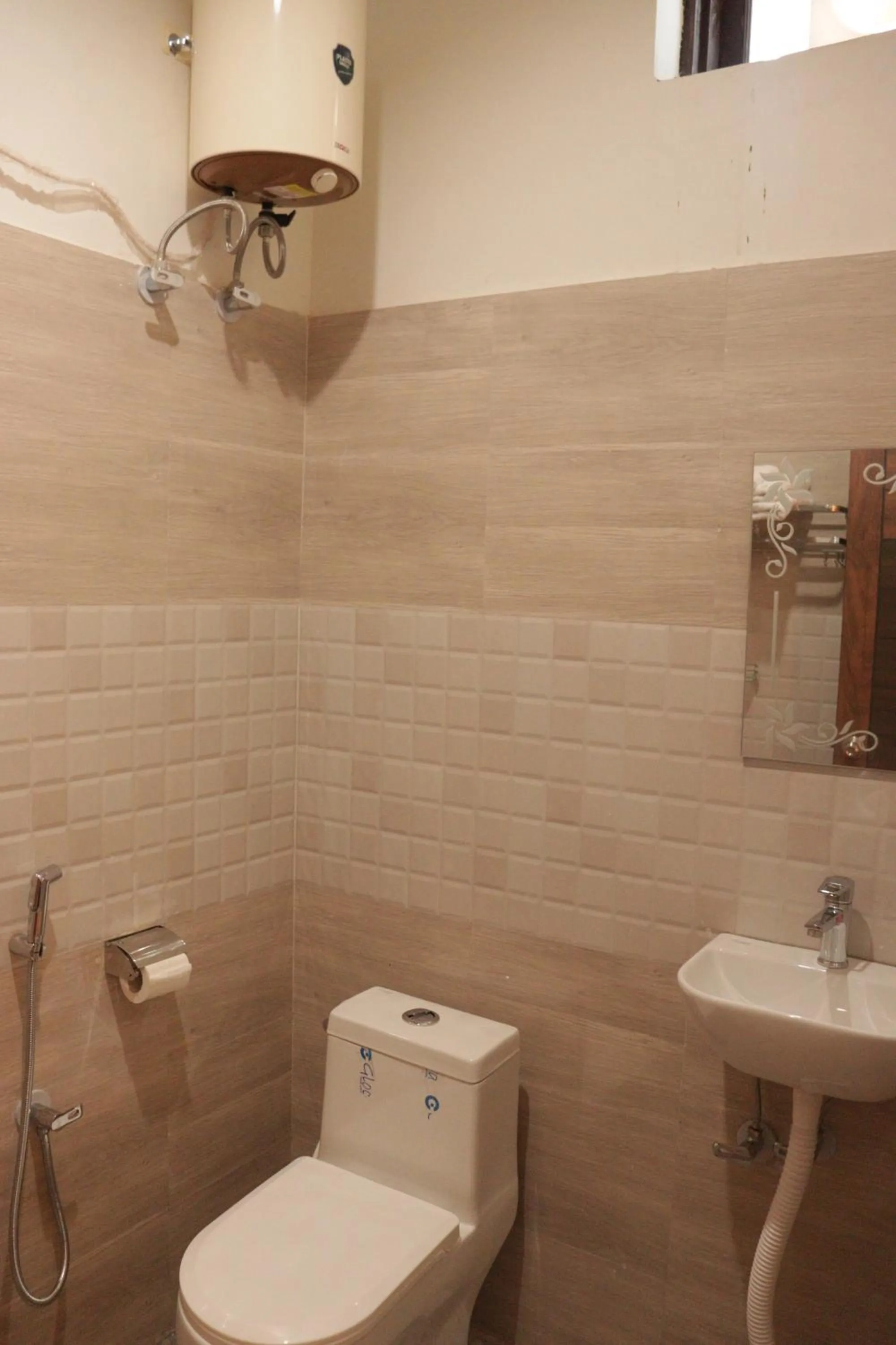 Toilet in Paradise Inn