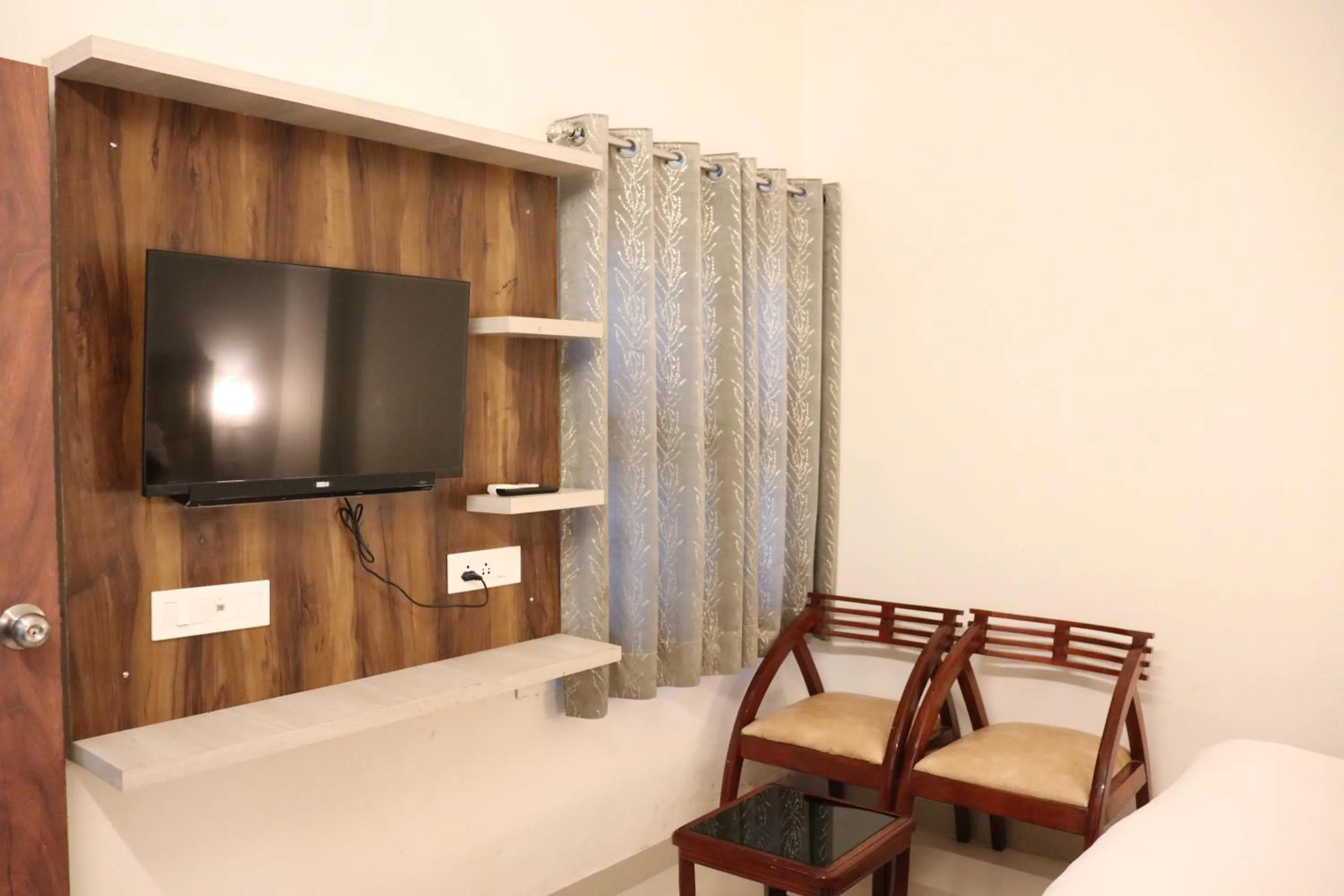 TV and multimedia in Paradise Inn