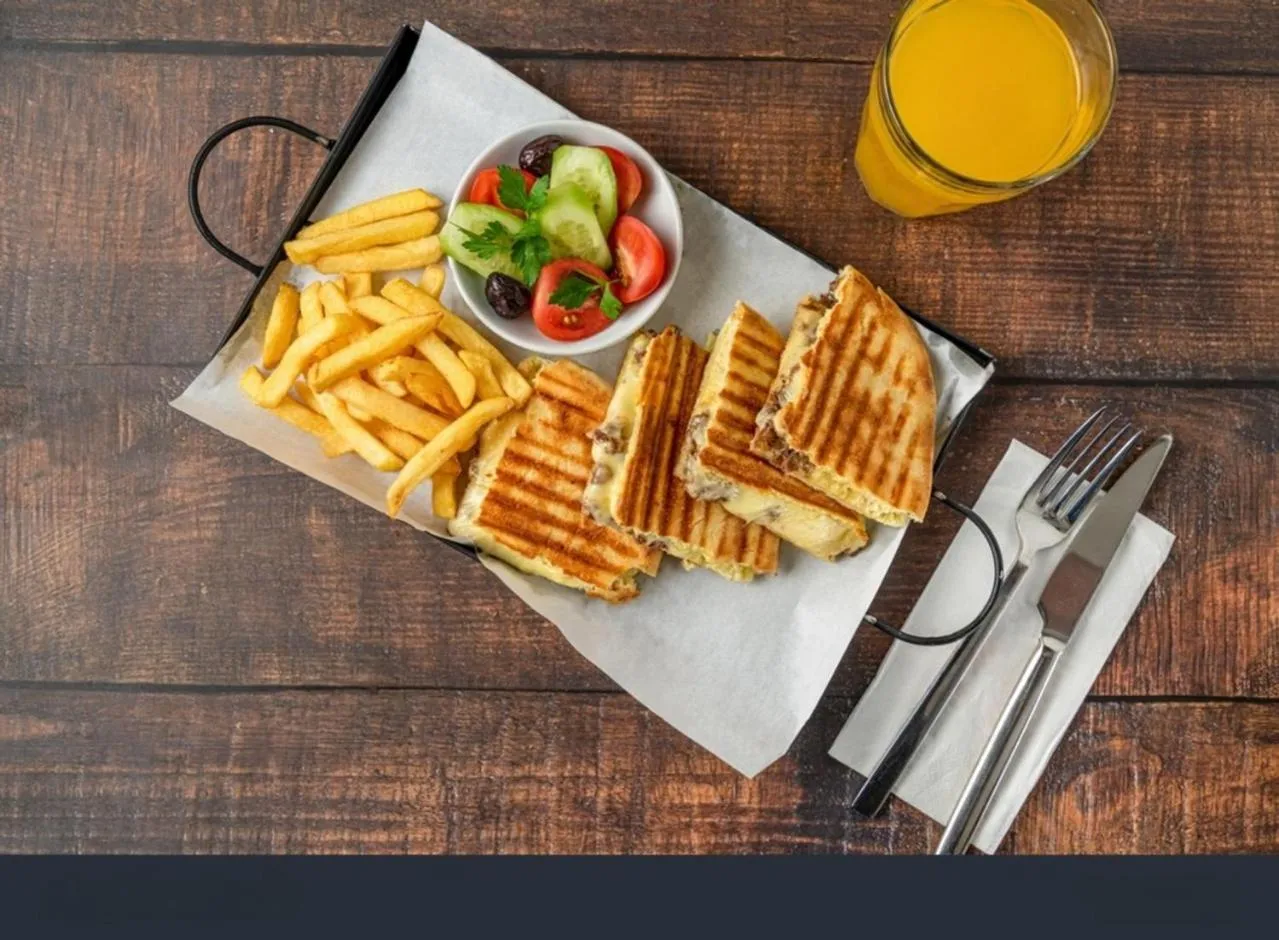 Food and drinks in Paradise Inn